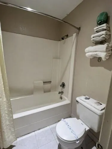 2 Queen Beds Non-Smoking in Americas Best Value Inn - Edna