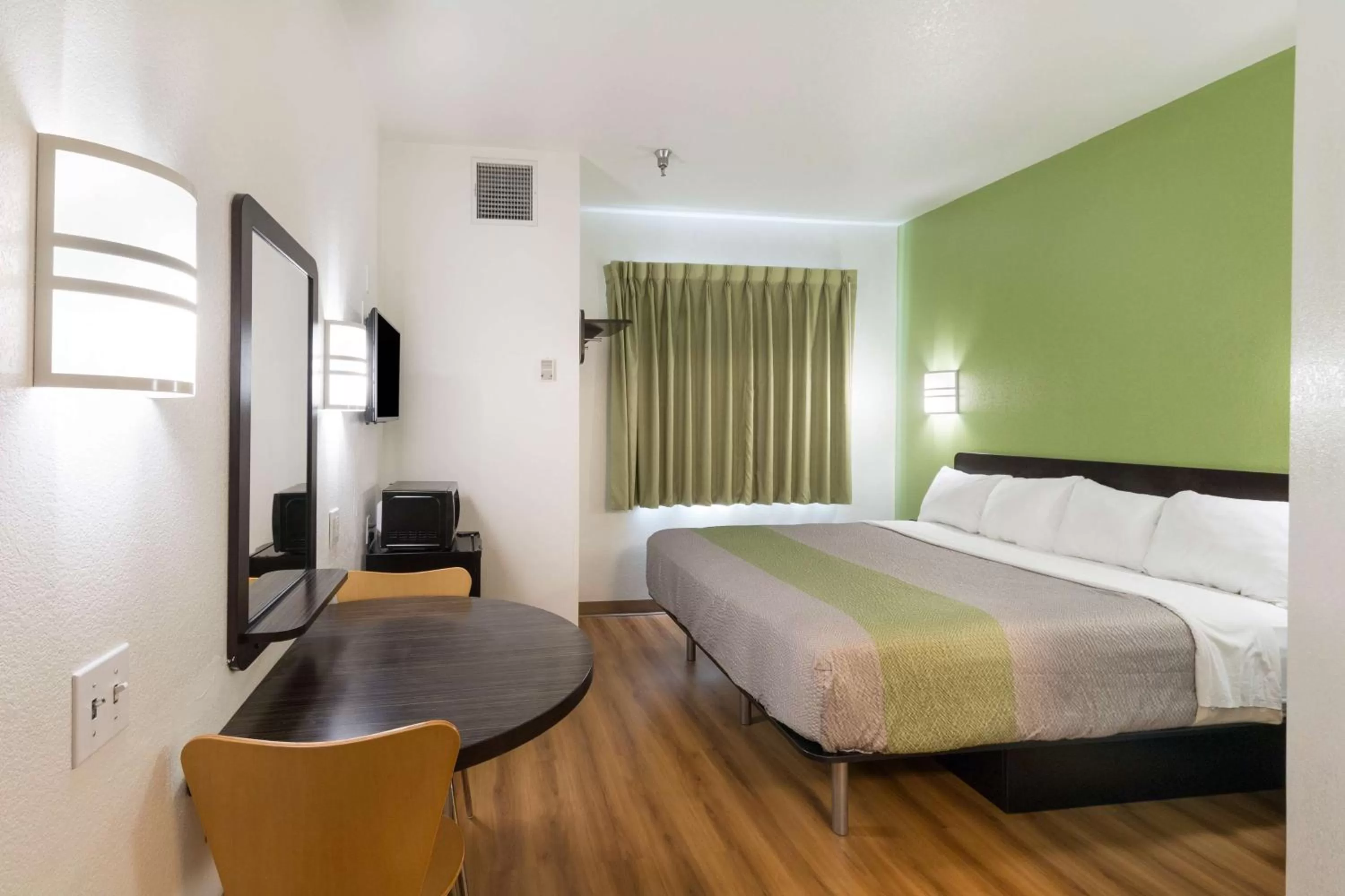 Queen Room - Disability Access - Roll in Shower in Motel 6-Hillsboro, TX