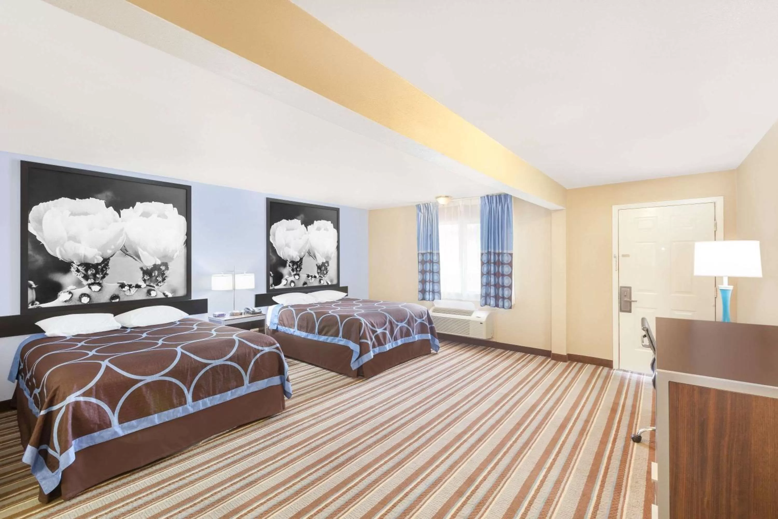 Deluxe Queen Room with Two Queen Beds - Non-Smoking in Super 8 by Wyndham Kingsville