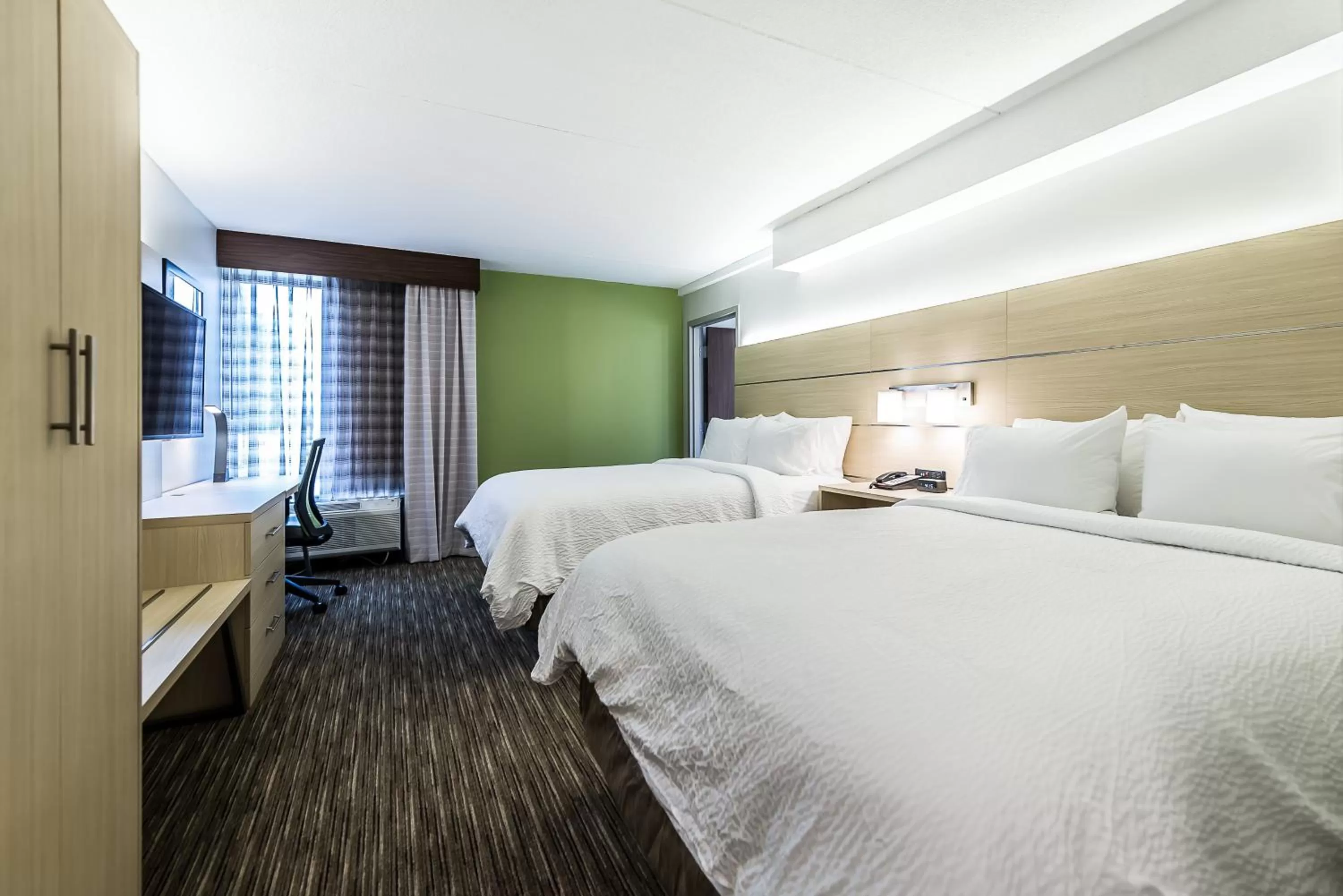 Queen Room with Two Queen Beds - Disability Access Hearing Accessible - Roll-In Shower in Holiday Inn Express Flint-Campus Area by IHG