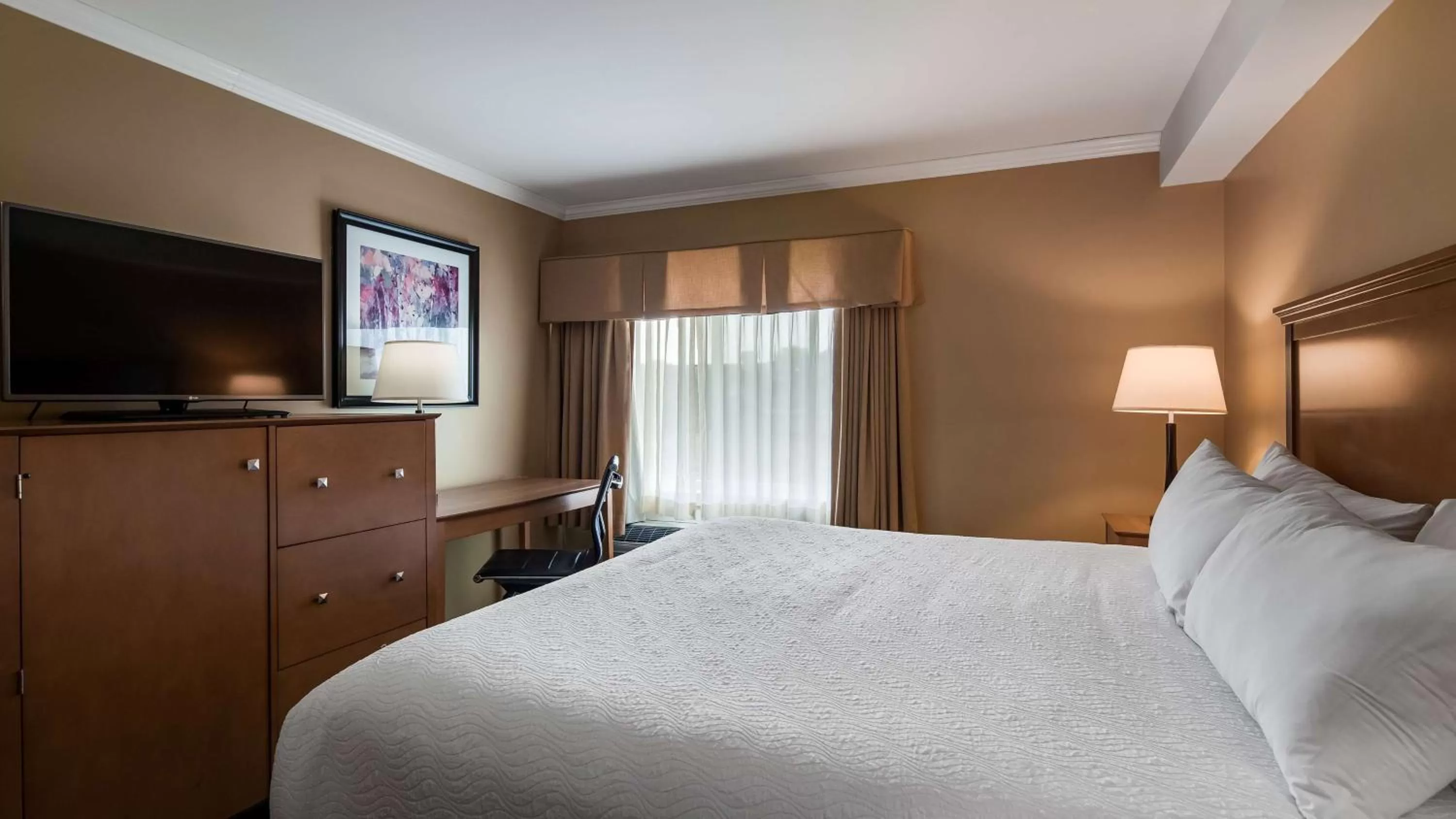 King Room - Non-Smoking in Best Western Plus Windjammer Inn & Conference Center