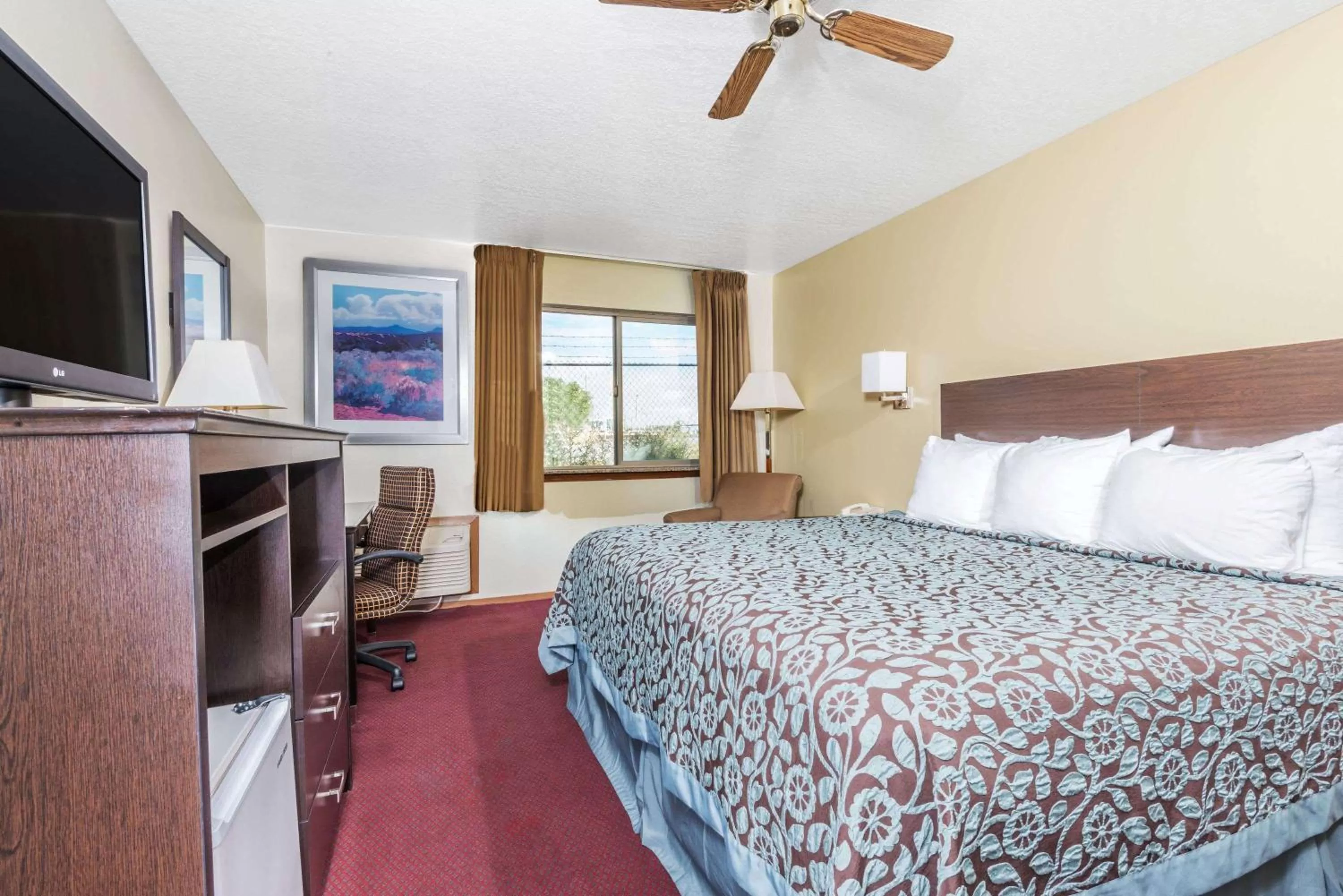 Queen Room - Disability Access/Non-Smoking in Days Inn by Wyndham Pueblo