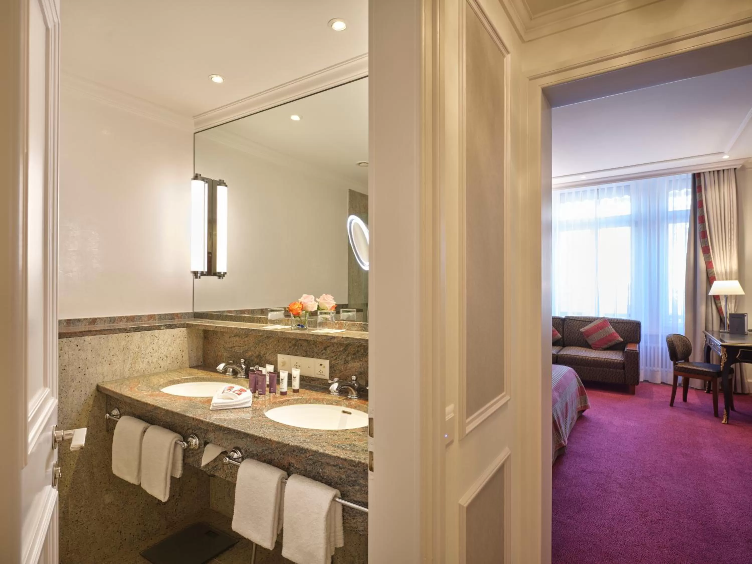 Superior Double or Twin Room in Hotel Schweizerhof Zürich