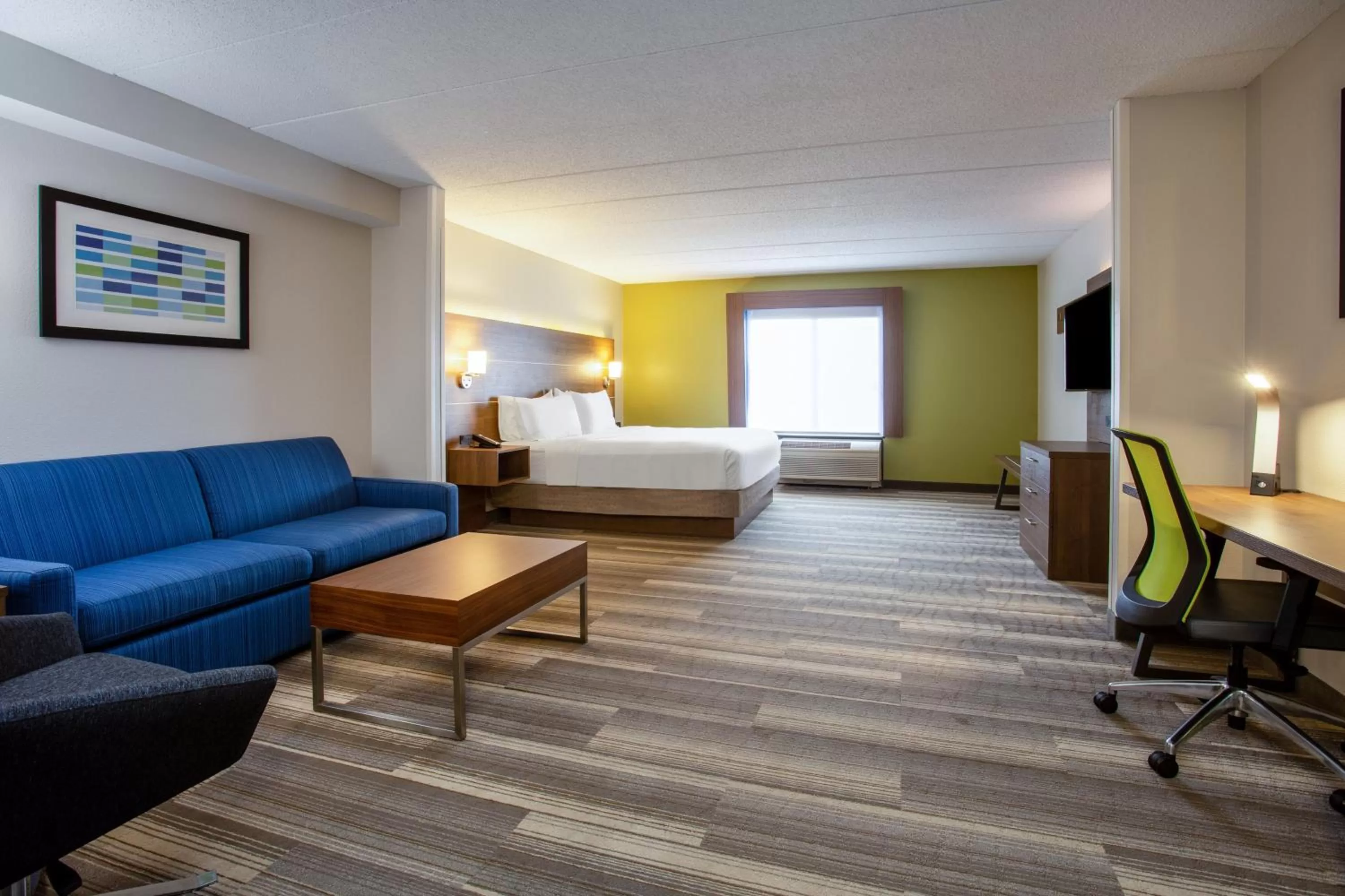 Suite - Mobility Access/Hearing Accessible in Holiday Inn Express Hotel & Suites Fort Wayne by IHG