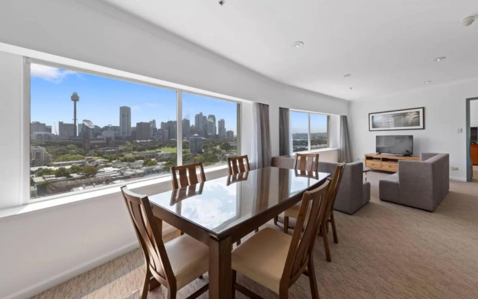 One-Bedroom King Suite in Holiday Inn Sydney Potts Point