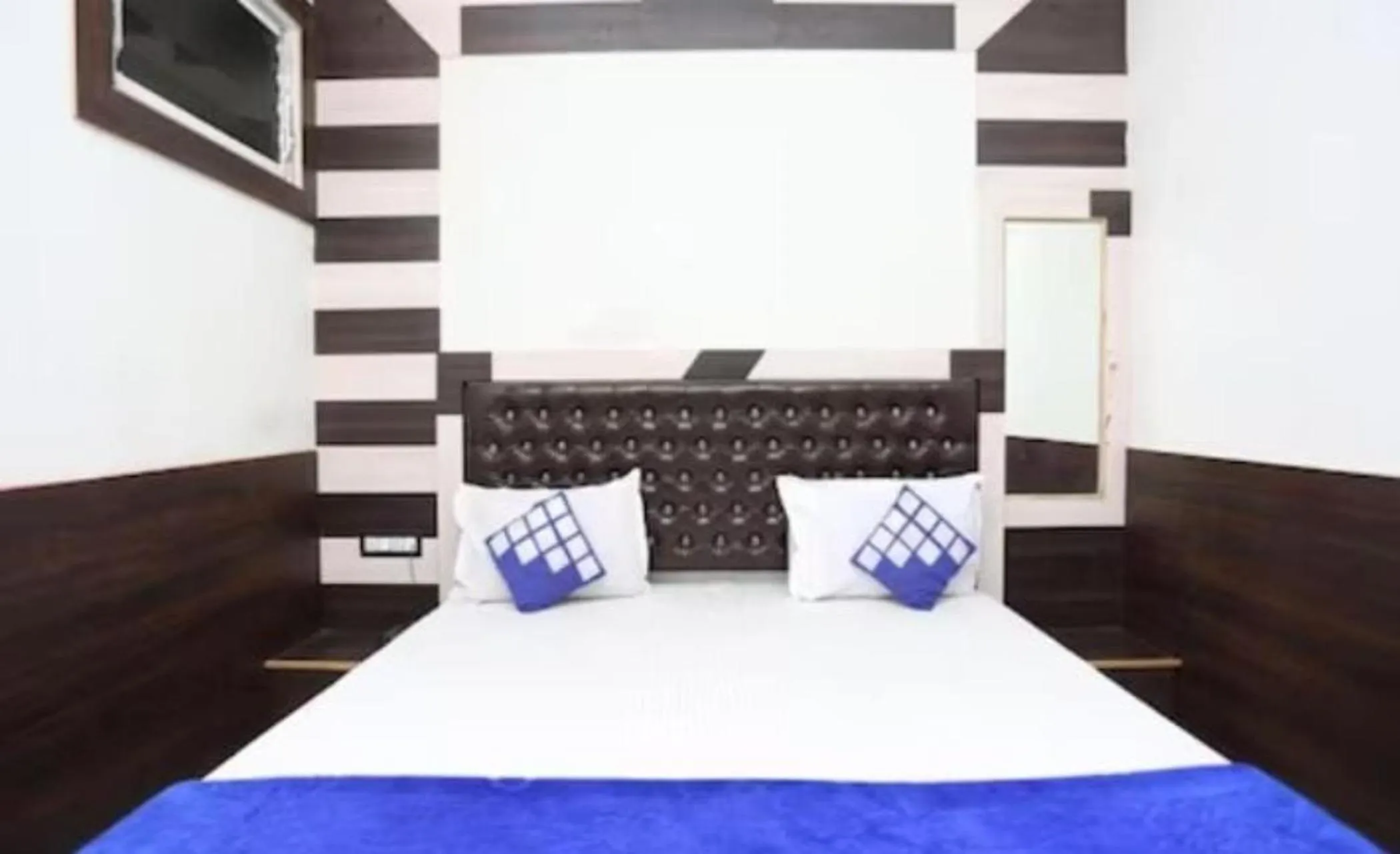 Deluxe Double Room - single occupancy in Goroomgo New Ashiyana Palace Varanasi