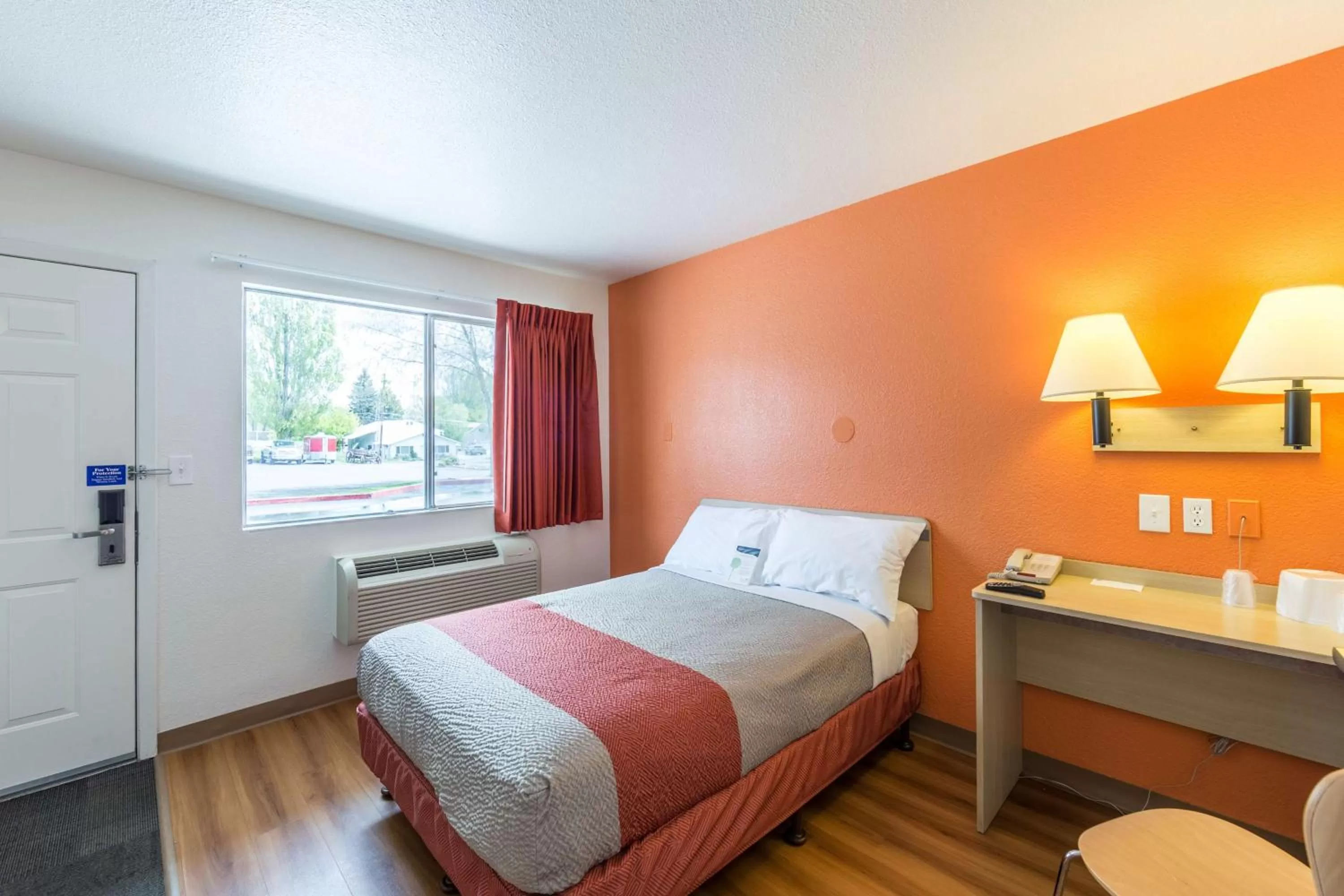 Queen Room in Motel 6-Klamath Falls, OR