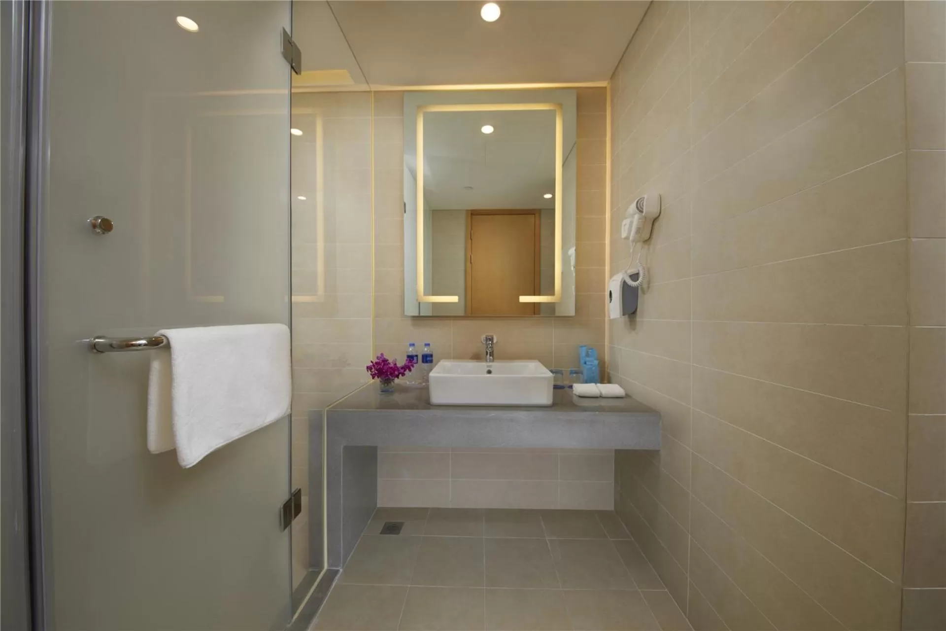 Standard Twin Room in Holiday Inn Express Zhengzhou Zhengdong by IHG