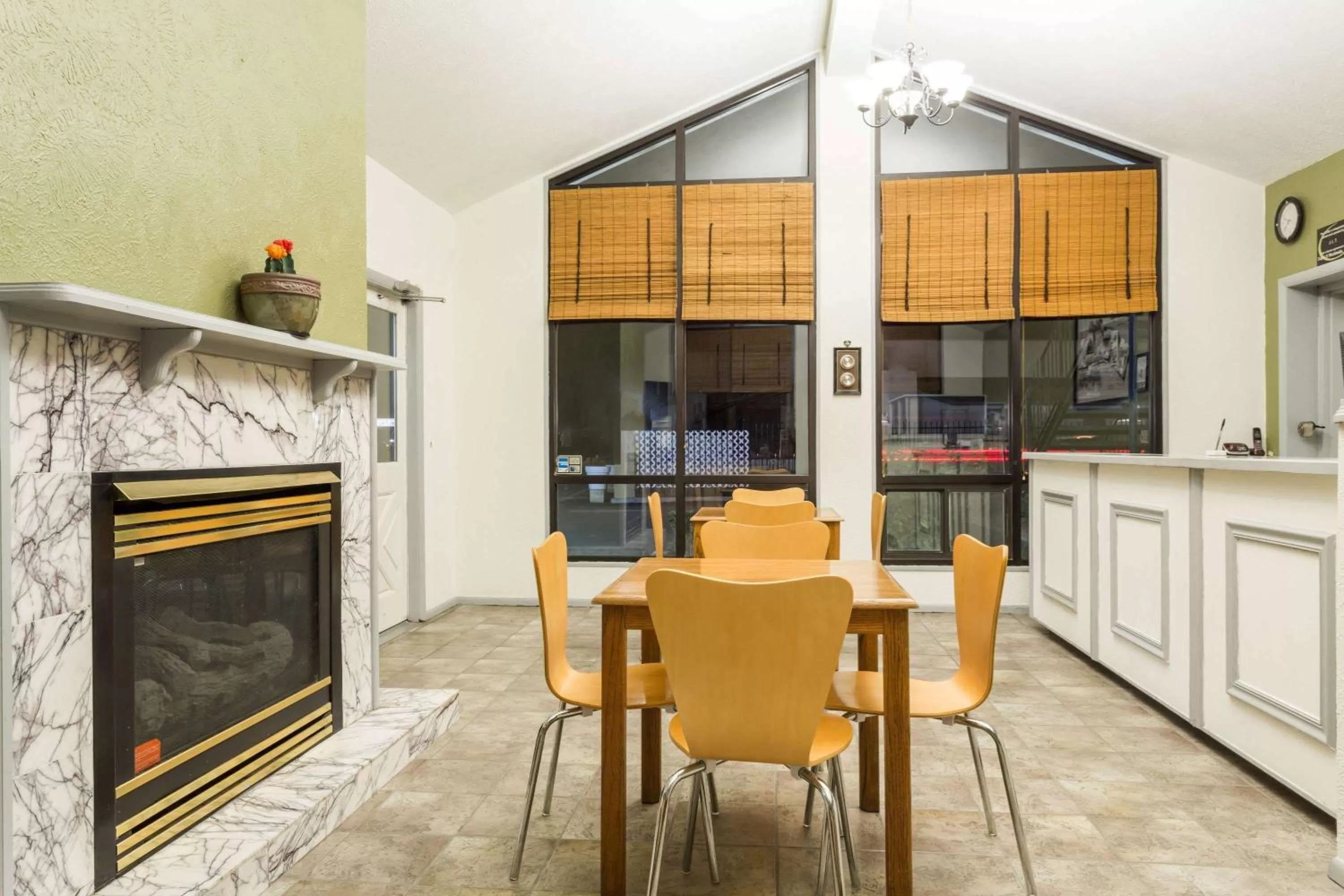 Lobby or reception in Super 8 by Wyndham Wells