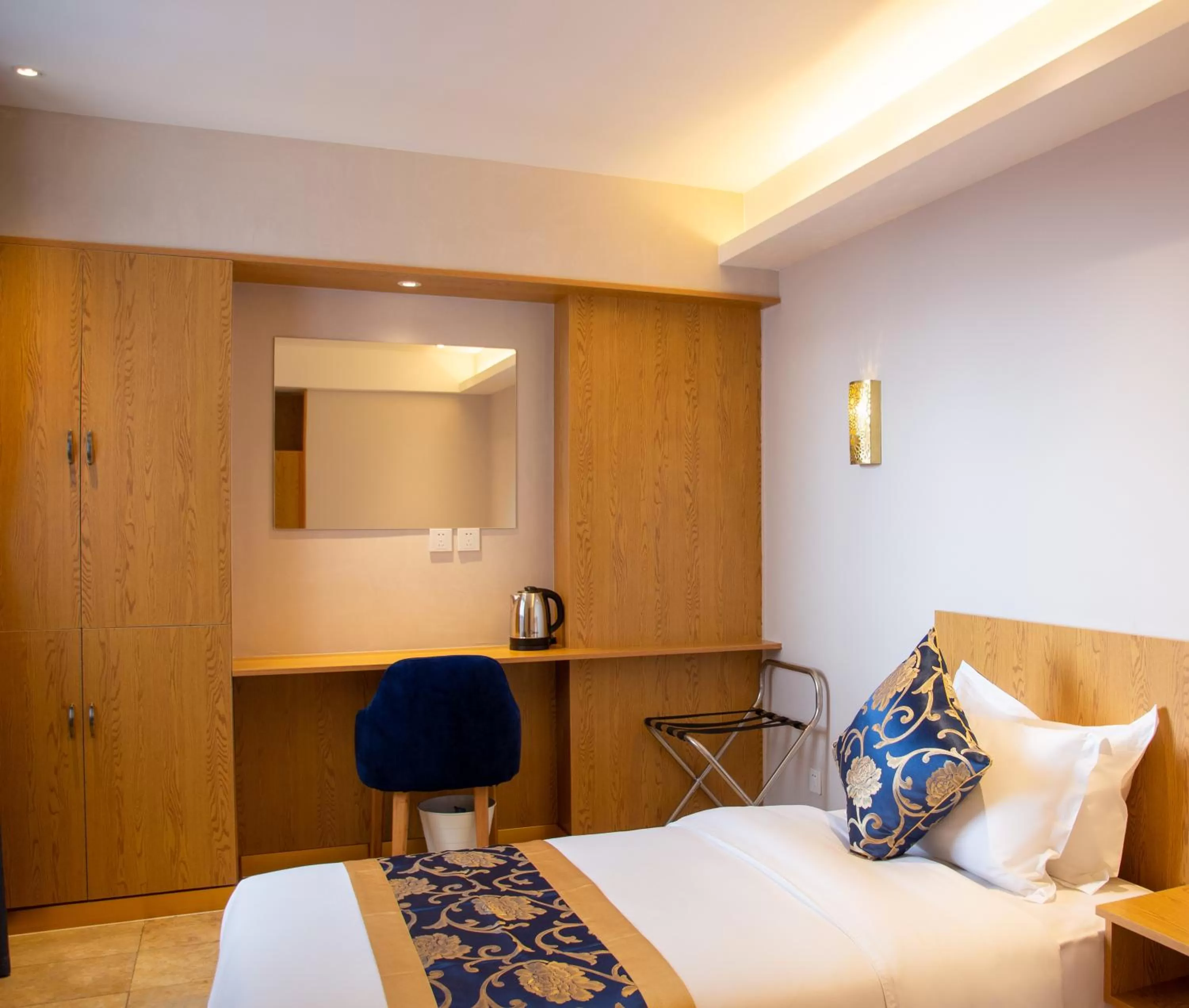 Deluxe Twin Room in VANCII Hotel