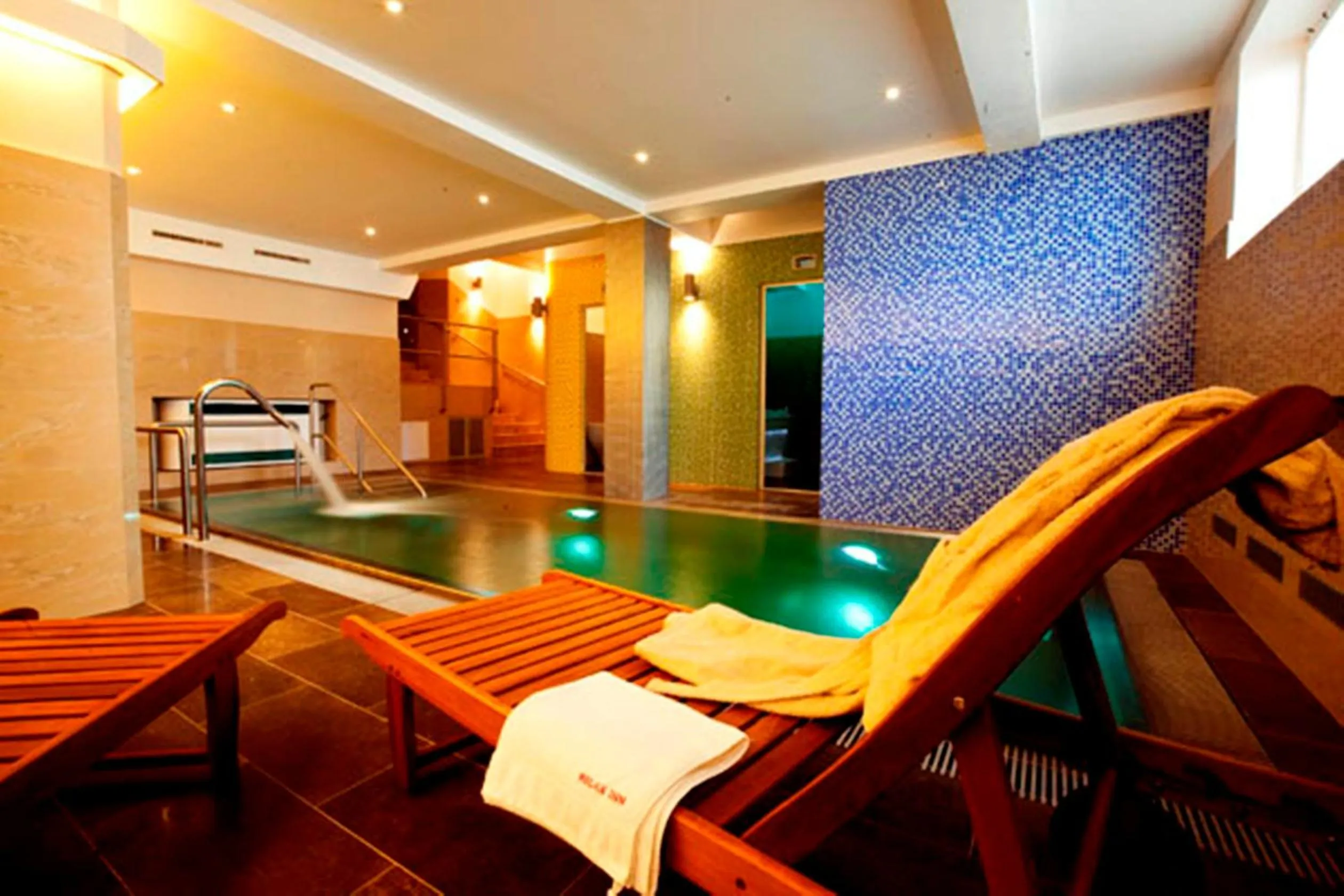 Special Offer - Double Room with 1 Hour Private Access to the Swimming Pool in Relax Inn