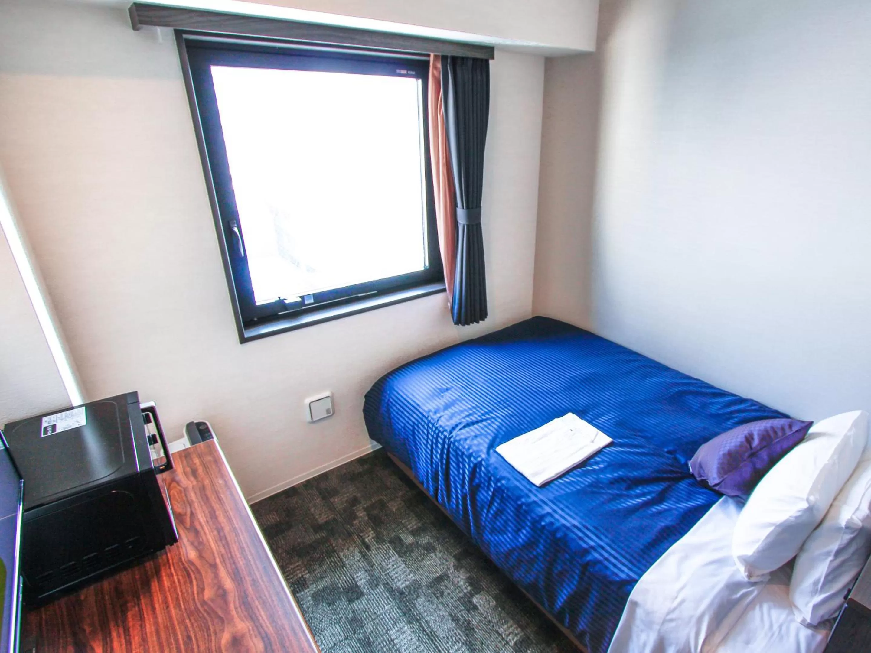 Double Room with Small Double Bed - single occupancy - Smoking in HOTEL LiVEMAX Osaka Yodoyabashi