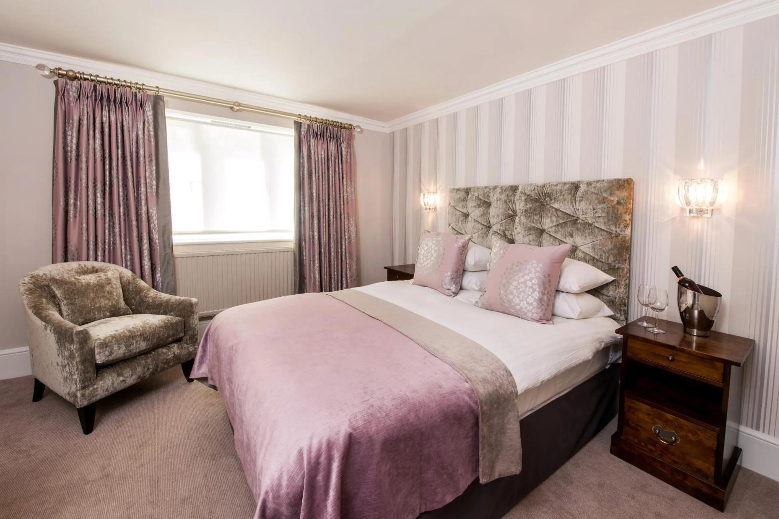 Double Room in The Manor Elstree