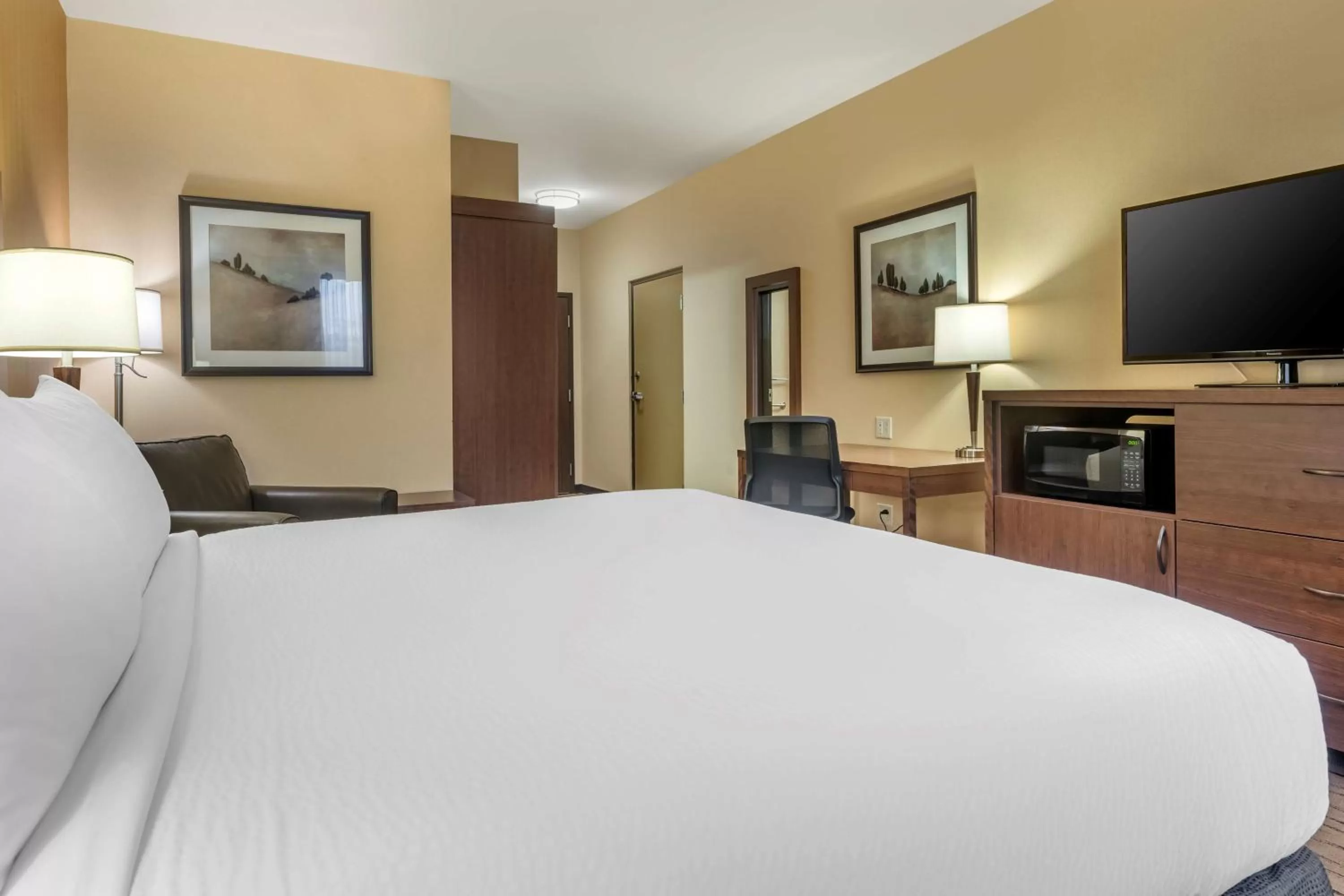 King Room - Disability Access in Best Western Plus, Bathurst Hotel & Suites