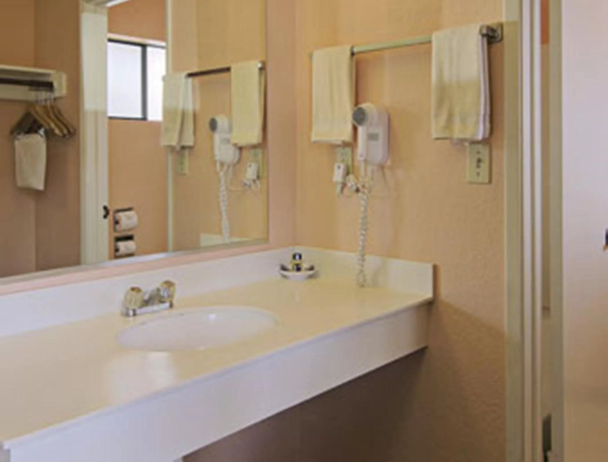 Queen Room - Non-Smoking in Travelodge by Wyndham Turlock