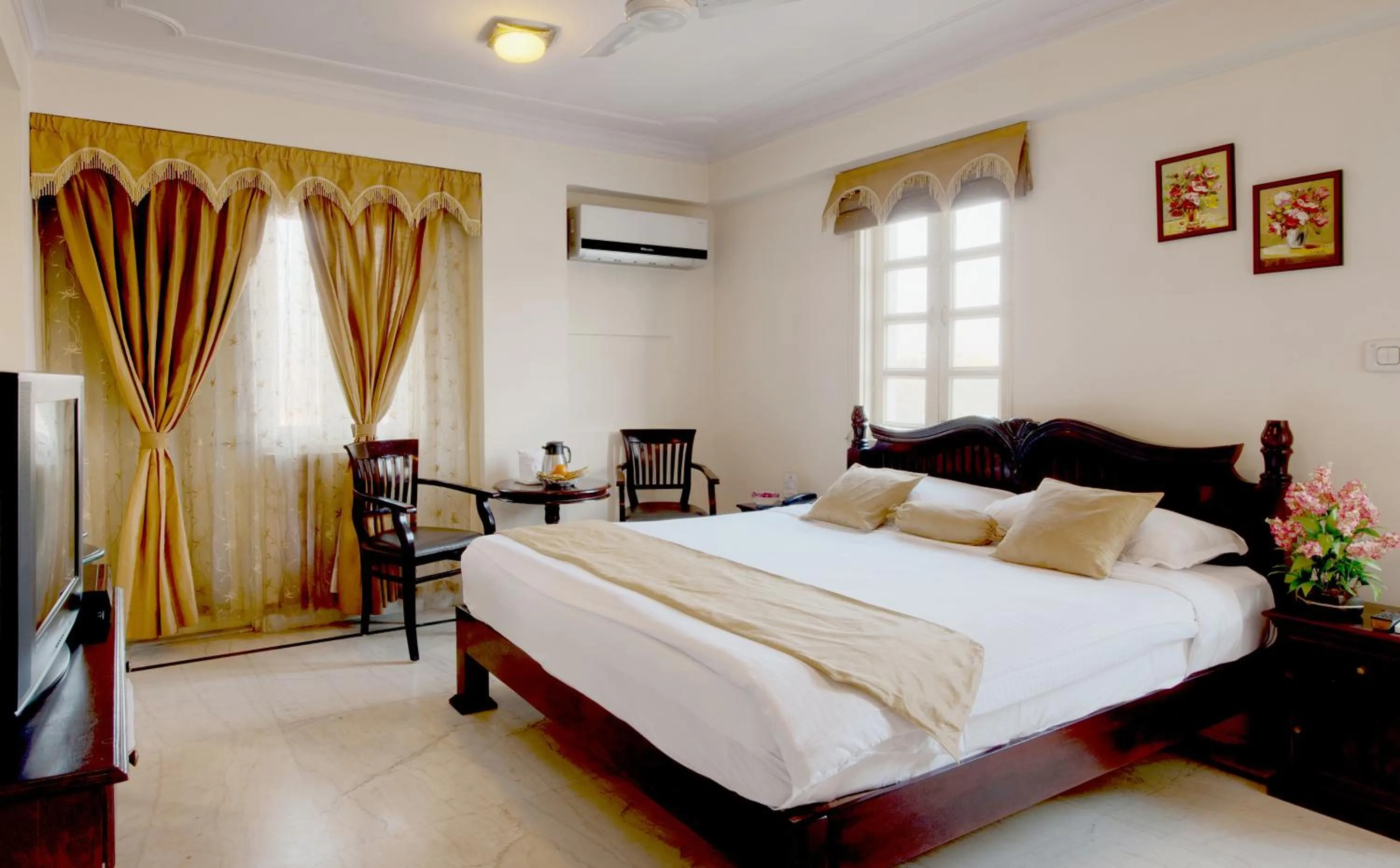 Double or Twin Room in a Three-Bedroom Apartment in Hari Mahal Palace by Pachar Group
