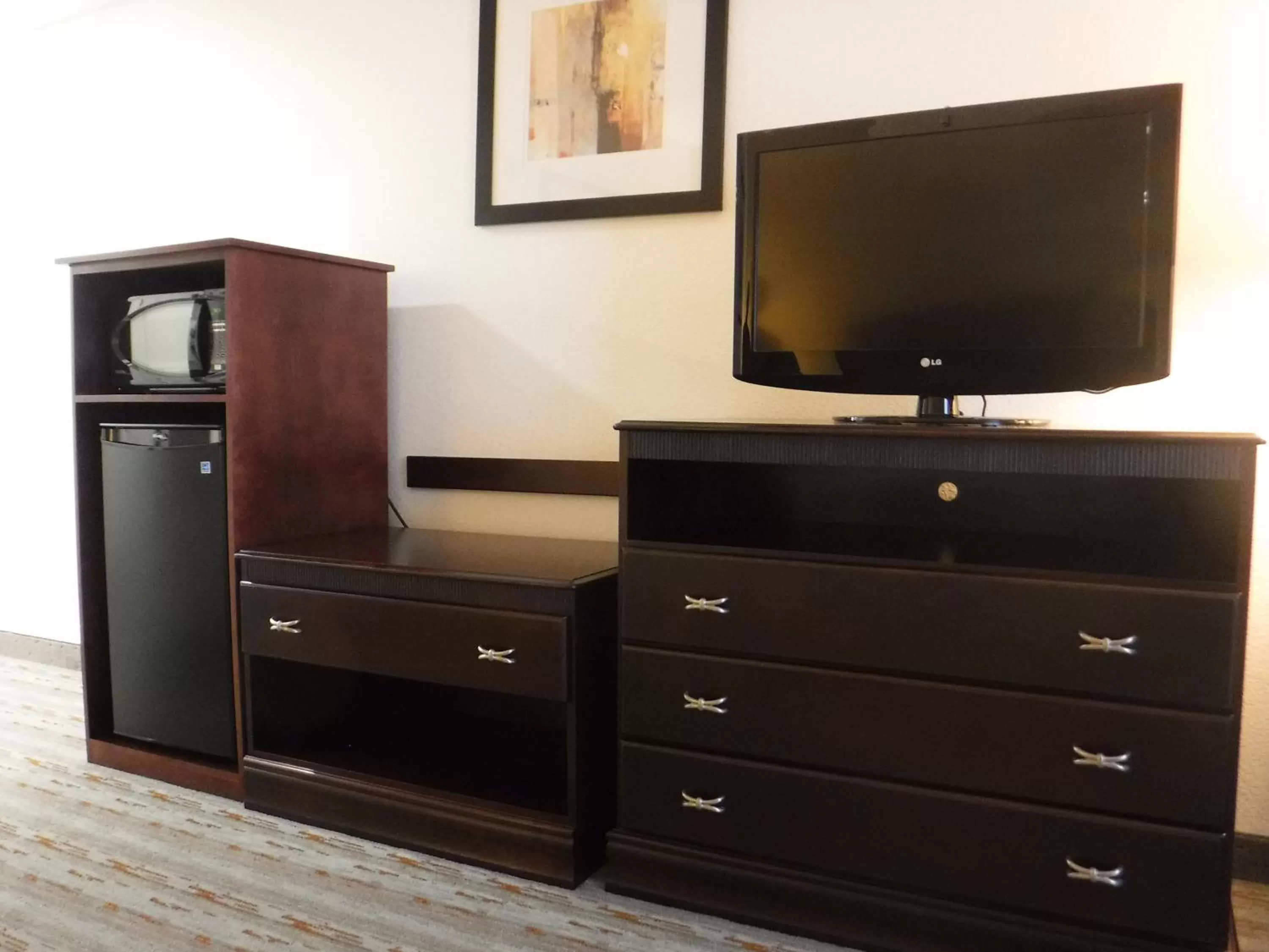 Standard King Room in Holiday Inn Express West Jefferson by IHG