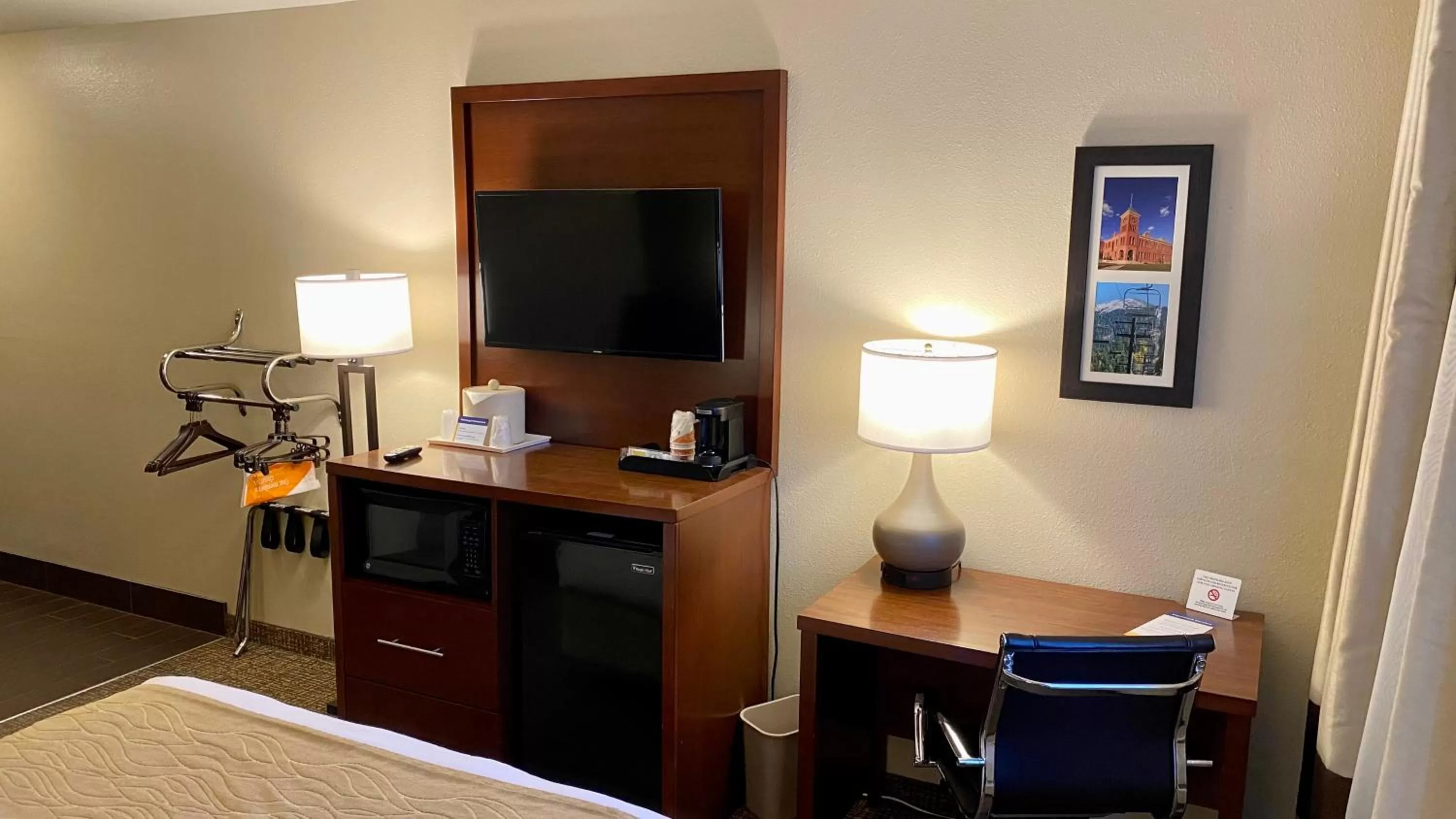 Queen Room with Roll-In Shower - Accessible/Non-Smoking in Comfort Inn I-17 & I-40 Flagstaff