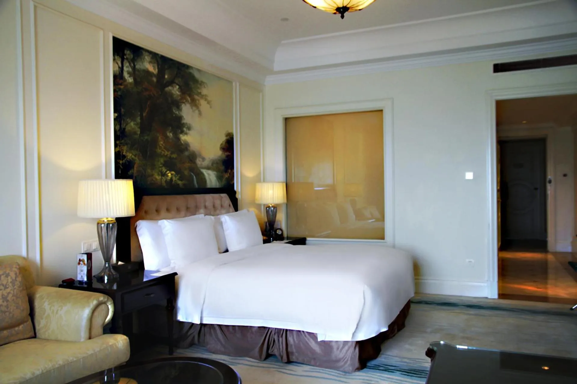 Standard King Room in Crowne Plaza Ocean Spring Resort by IHG