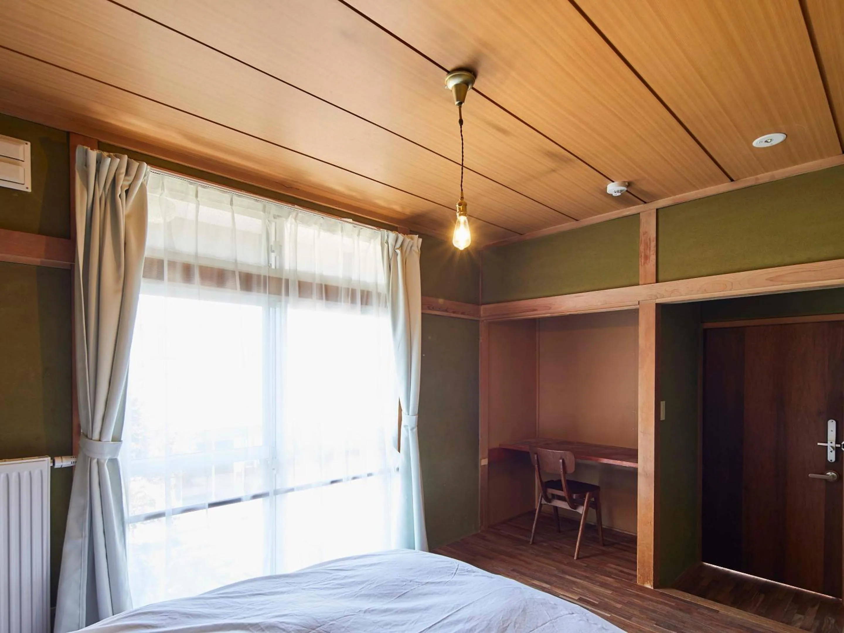 Photo of the whole room, Bed in haku hostel