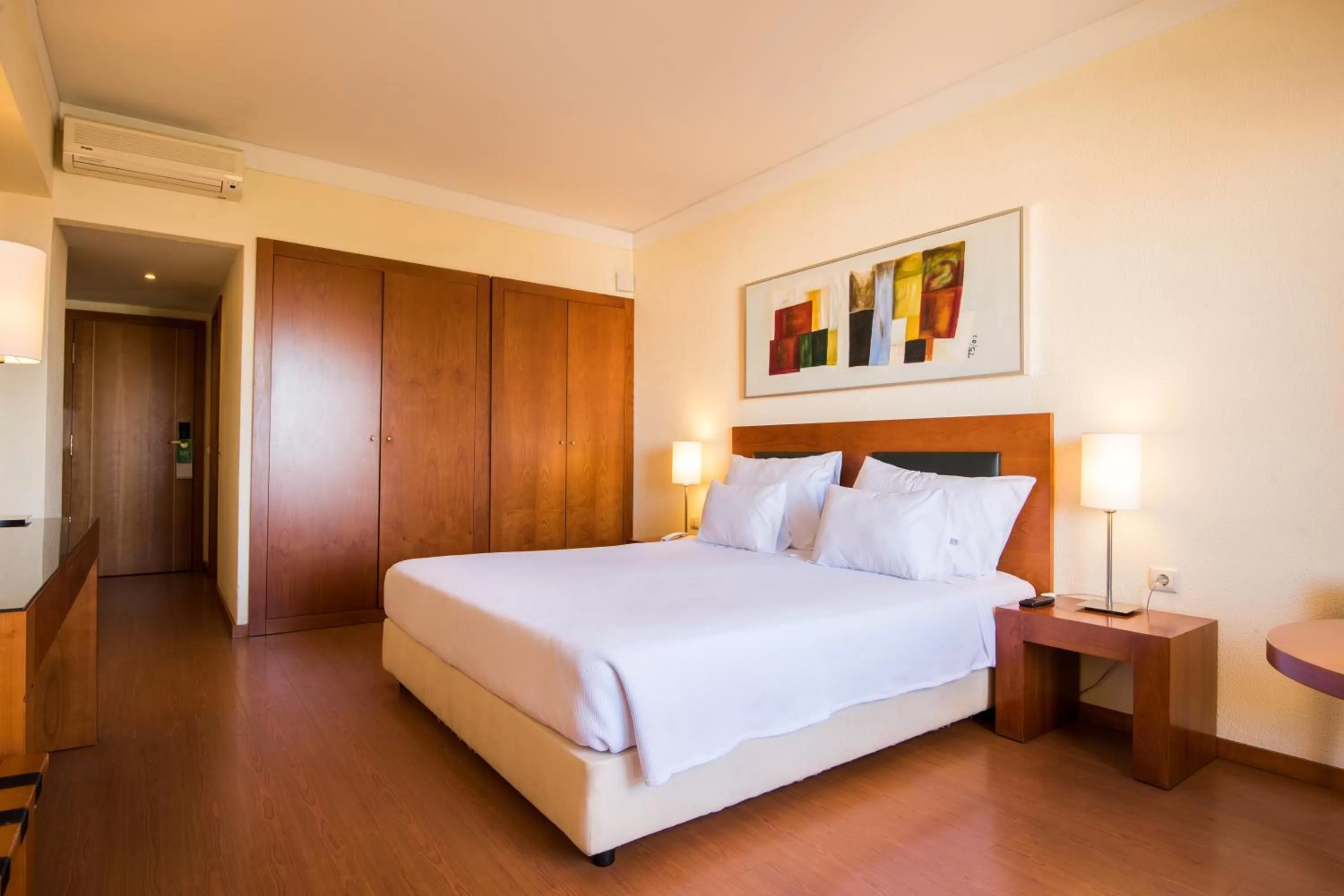 Twin Room with Extra Bed (2 Adults + 1 Child) in Vila Gale Cerro Alagoa