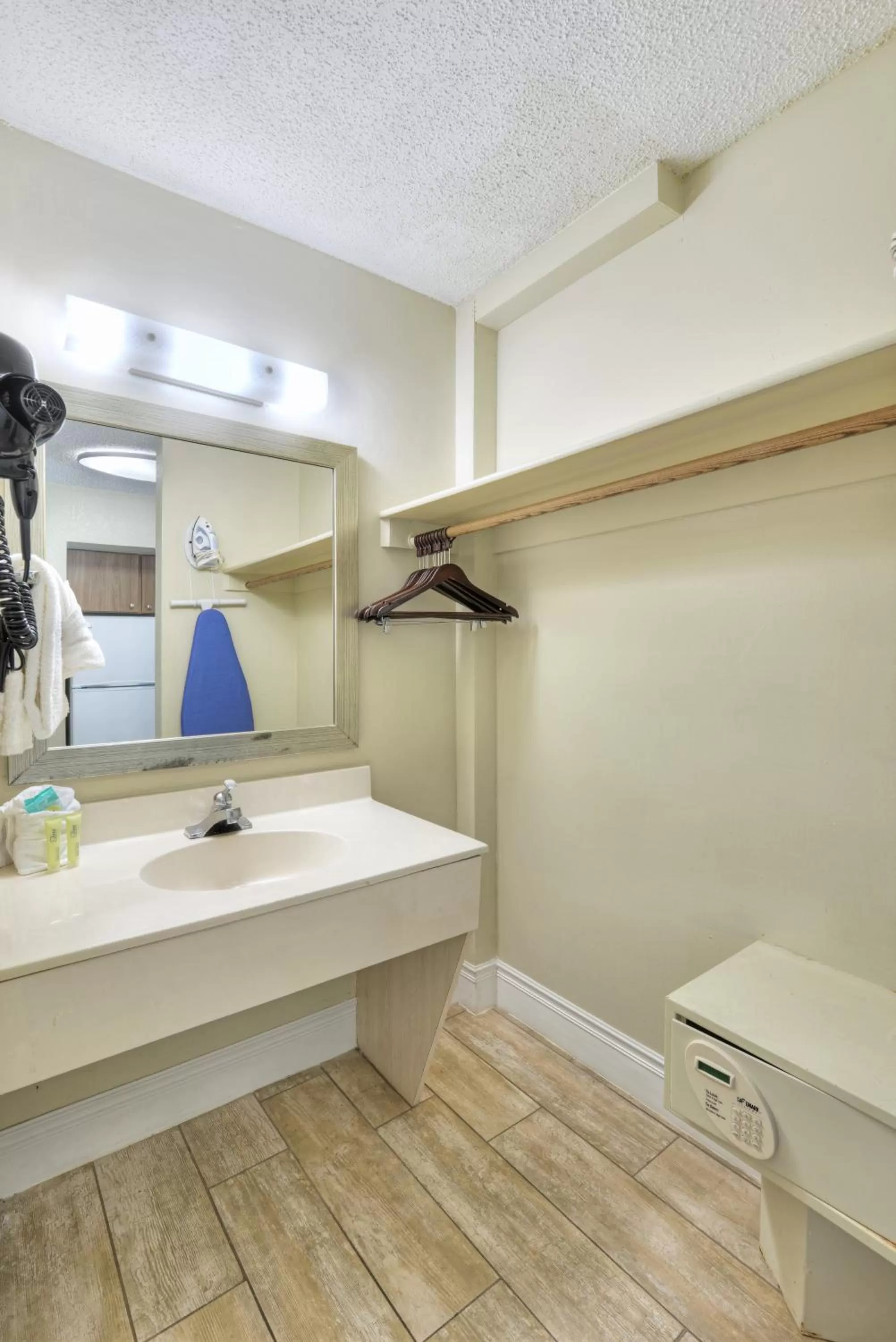 Run of House Room in El Caribe Resort and Conference Center