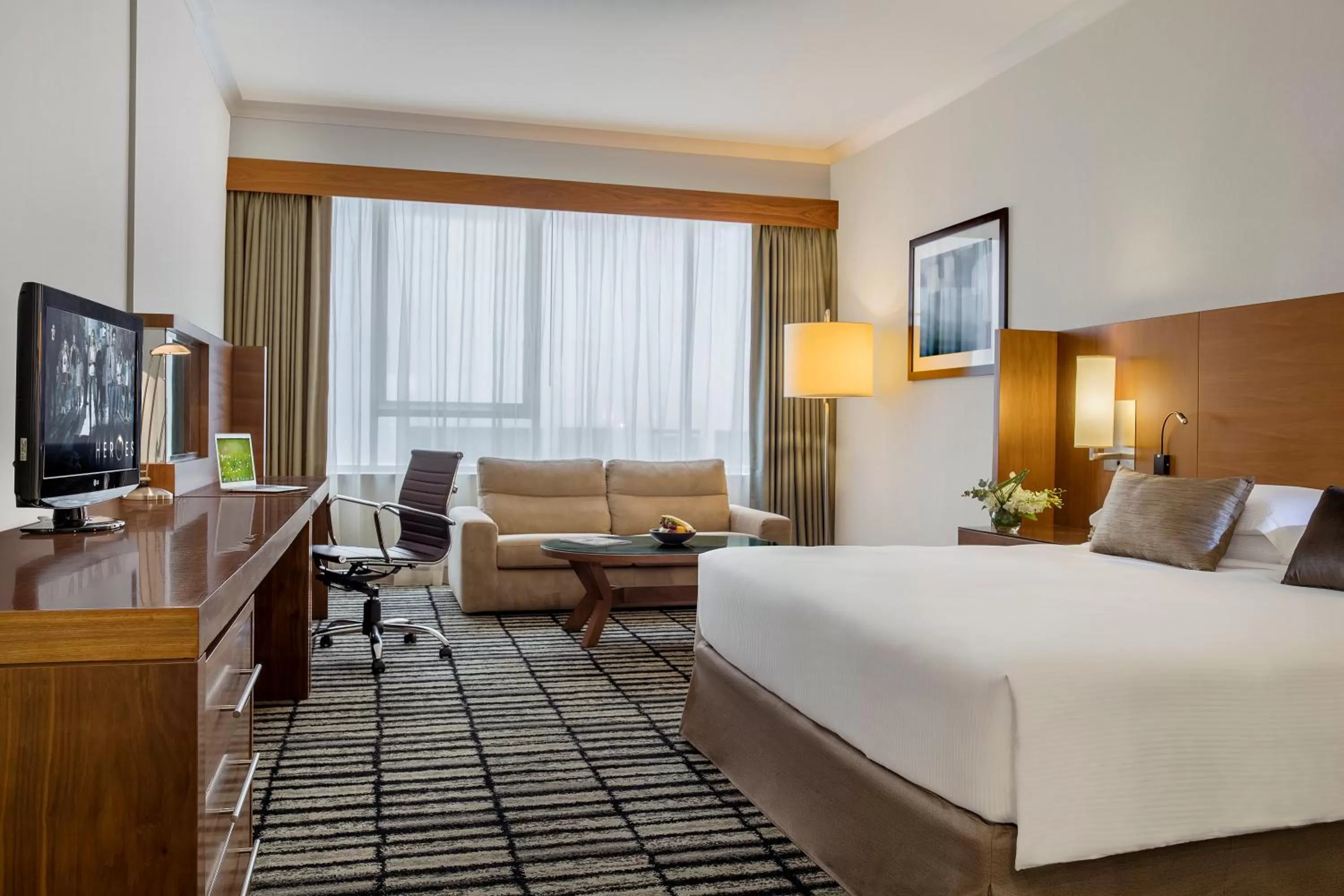 Guest Room - King Bed in Jumeira Rotana – Dubai