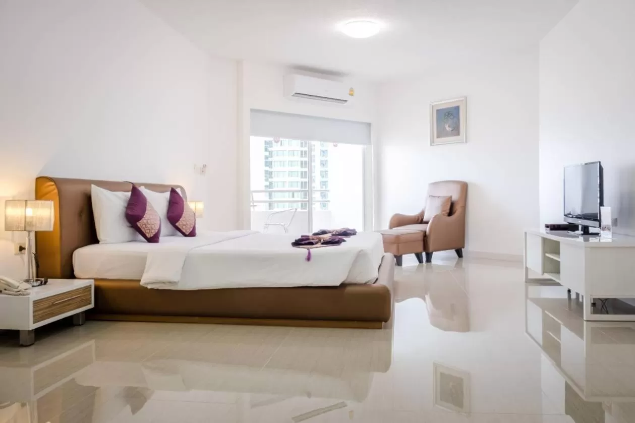 Deluxe Double Room with Sea View in Markland Seaside Pattaya