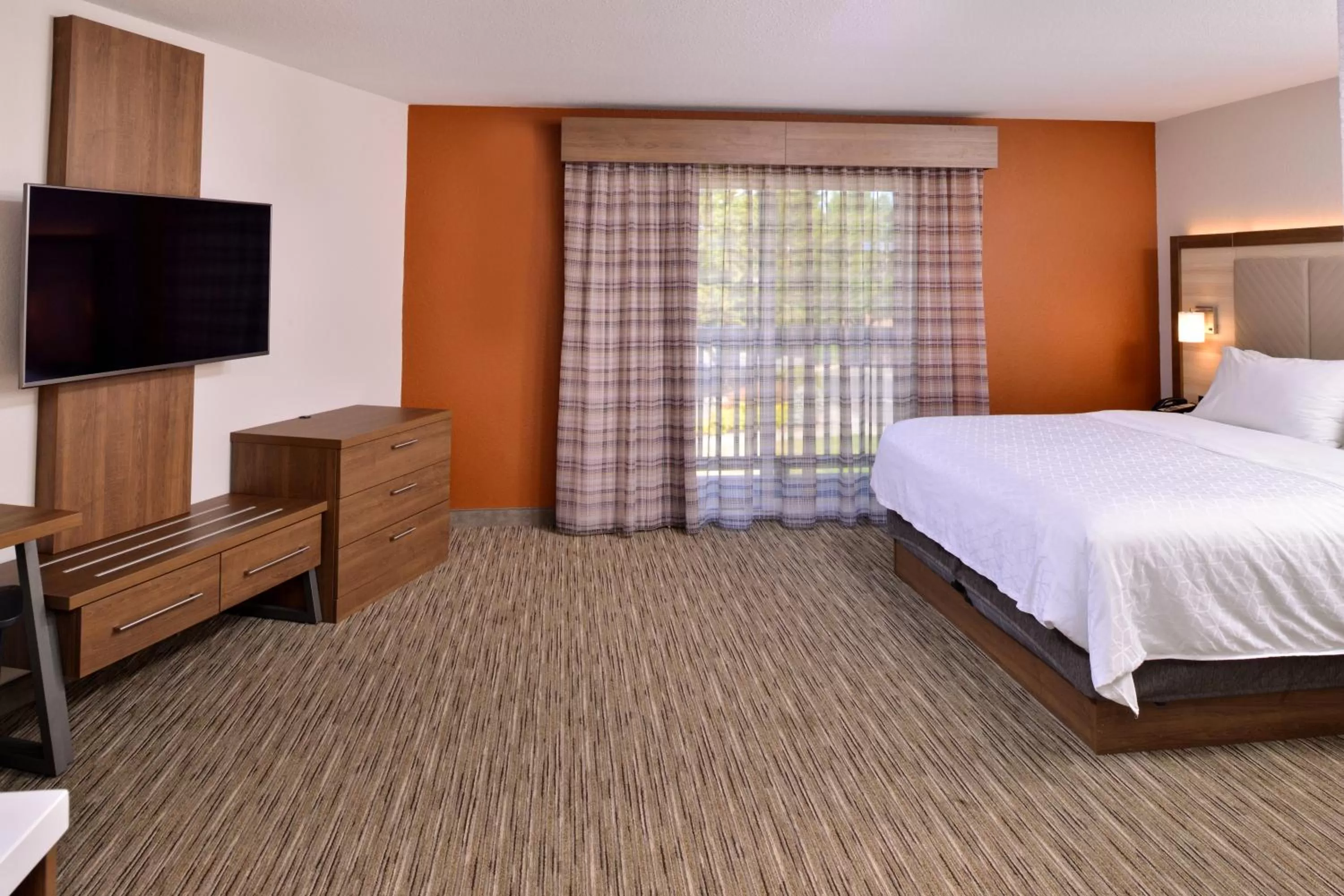 King Suite with Spa Bath in Holiday Inn Express Hotel & Suites Arcata/Eureka-Airport Area, an IHG Hotel