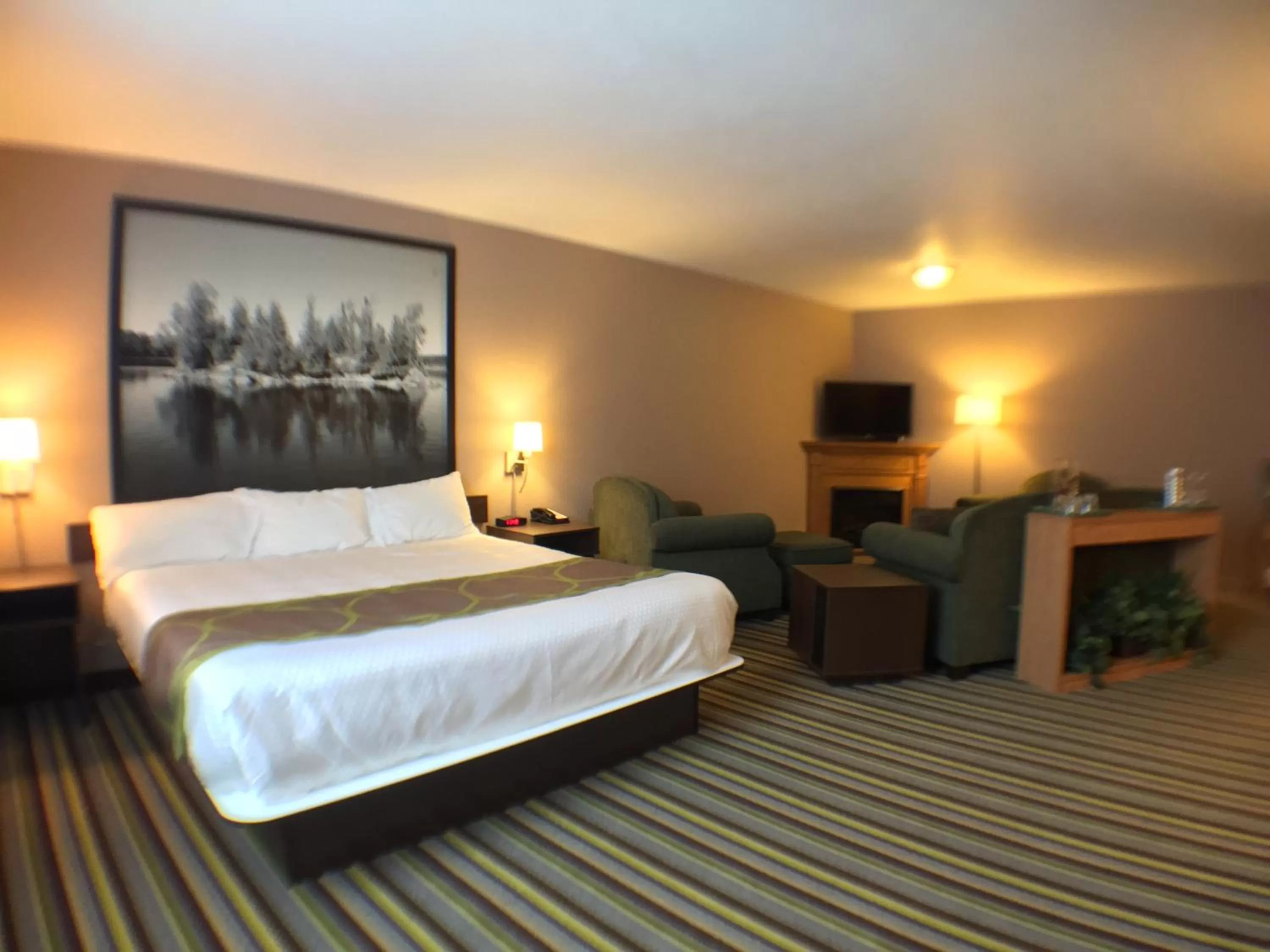 Deluxe King Studio Suite - Non-Smoking in Super 8 by Wyndham Kenora