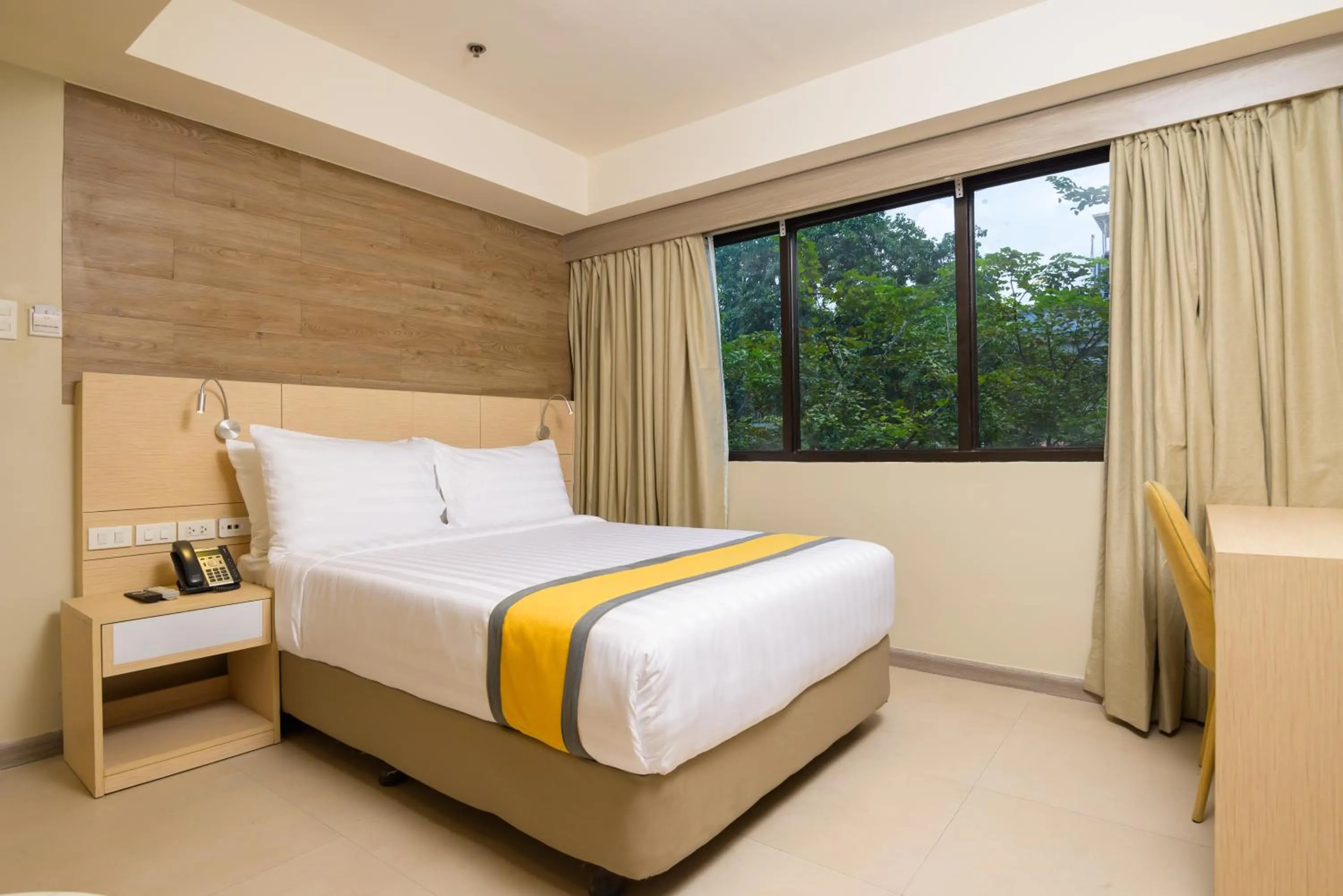 Superior Queen Room in SureStay Plus by Best Western Cebu City