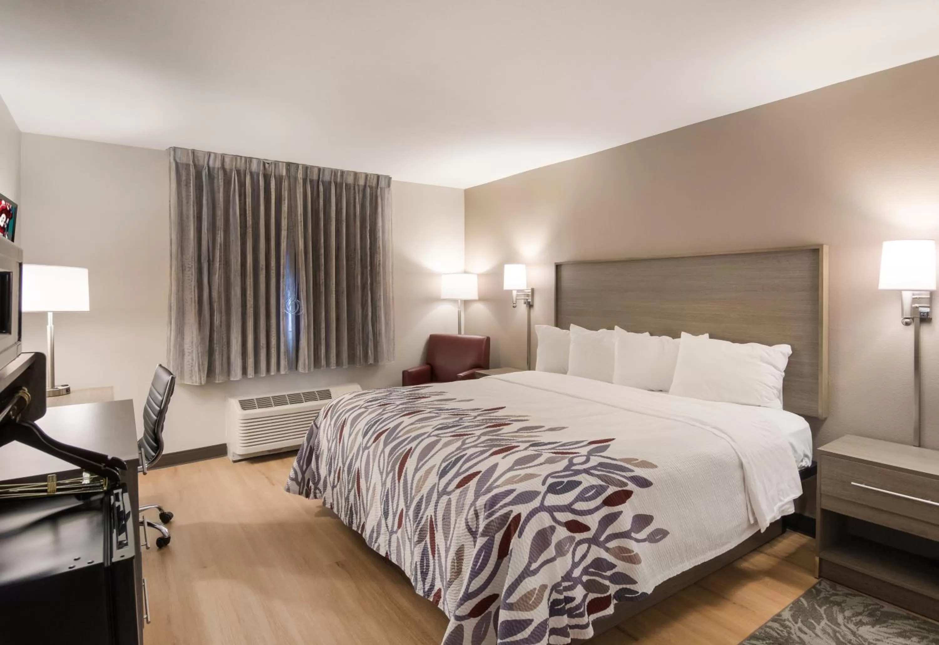 Deluxe King Room Disability Access Non-Smoking in Red Roof Inn Chester