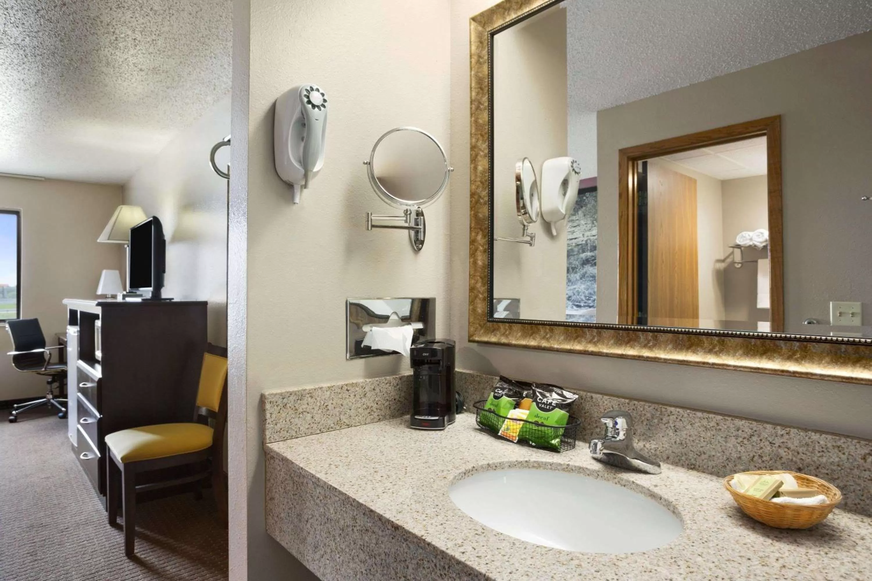 Deluxe Queen Room with Two Queen Beds - Non-Smoking in Super 8 by Wyndham Cameron