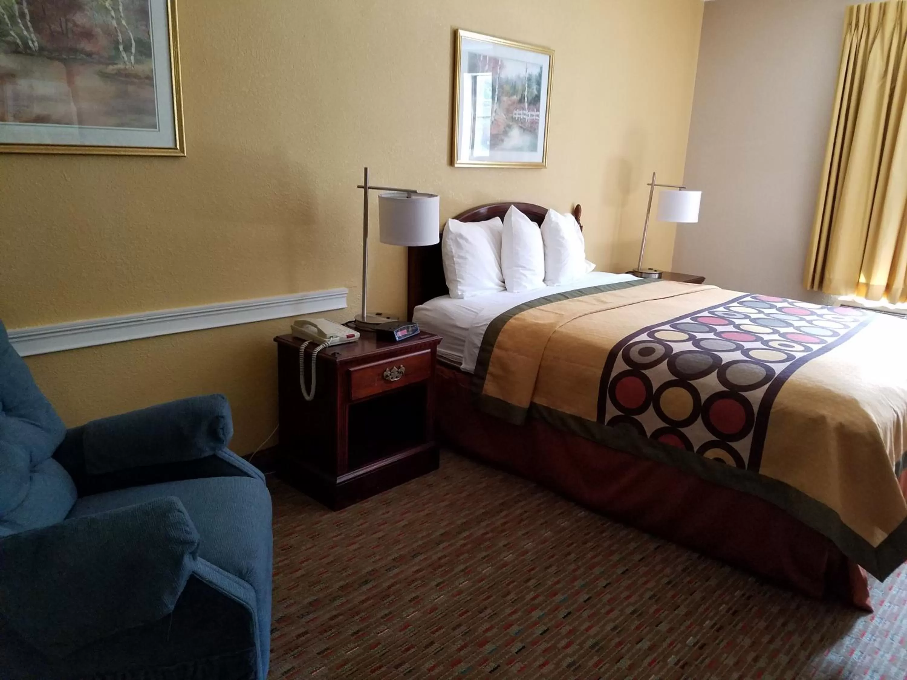 Deluxe King Room - Smoking in Quality Inn Cornelia