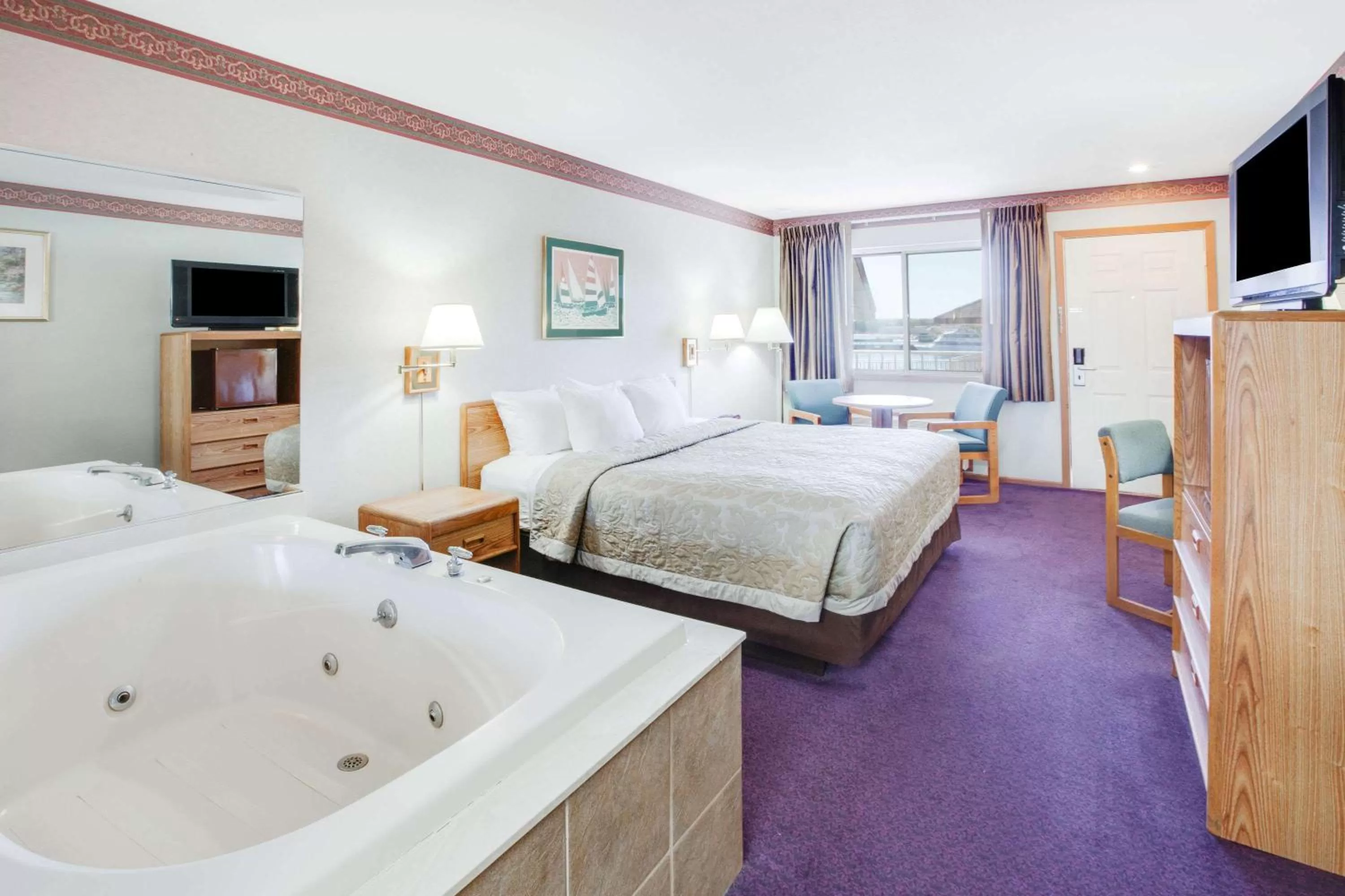 Lakefront Deluxe King Room with Spa Bath - Non-Smoking in Super 8 Beachfront by Wyndham Mackinaw City, MI