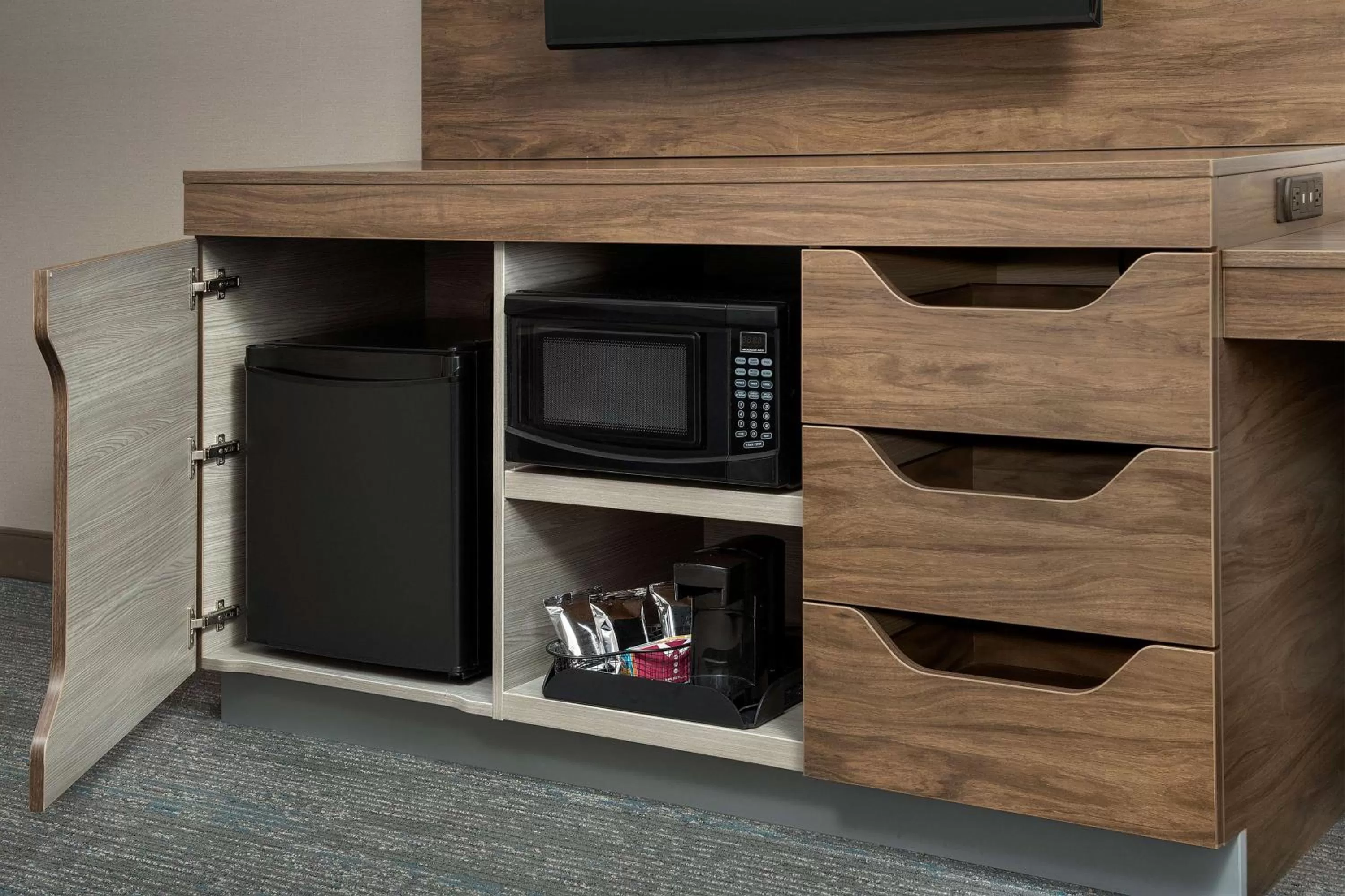 King Studio Suite with Sofa Bed - Non-Smoking in Hampton Inn Baltimore-Downtown-Convention Center