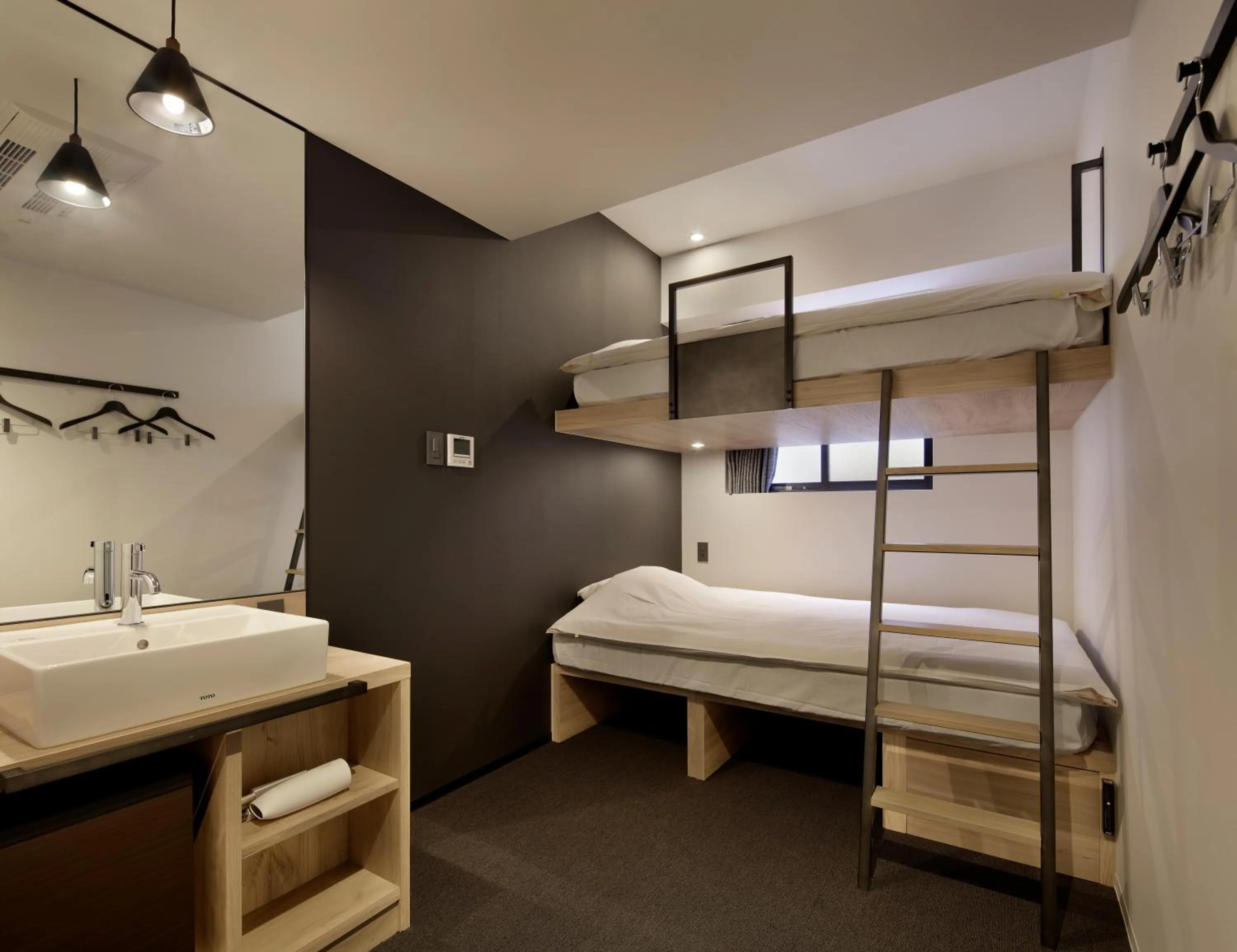 Twin Room with Shared Bathroom in Piece Hostel Sanjo