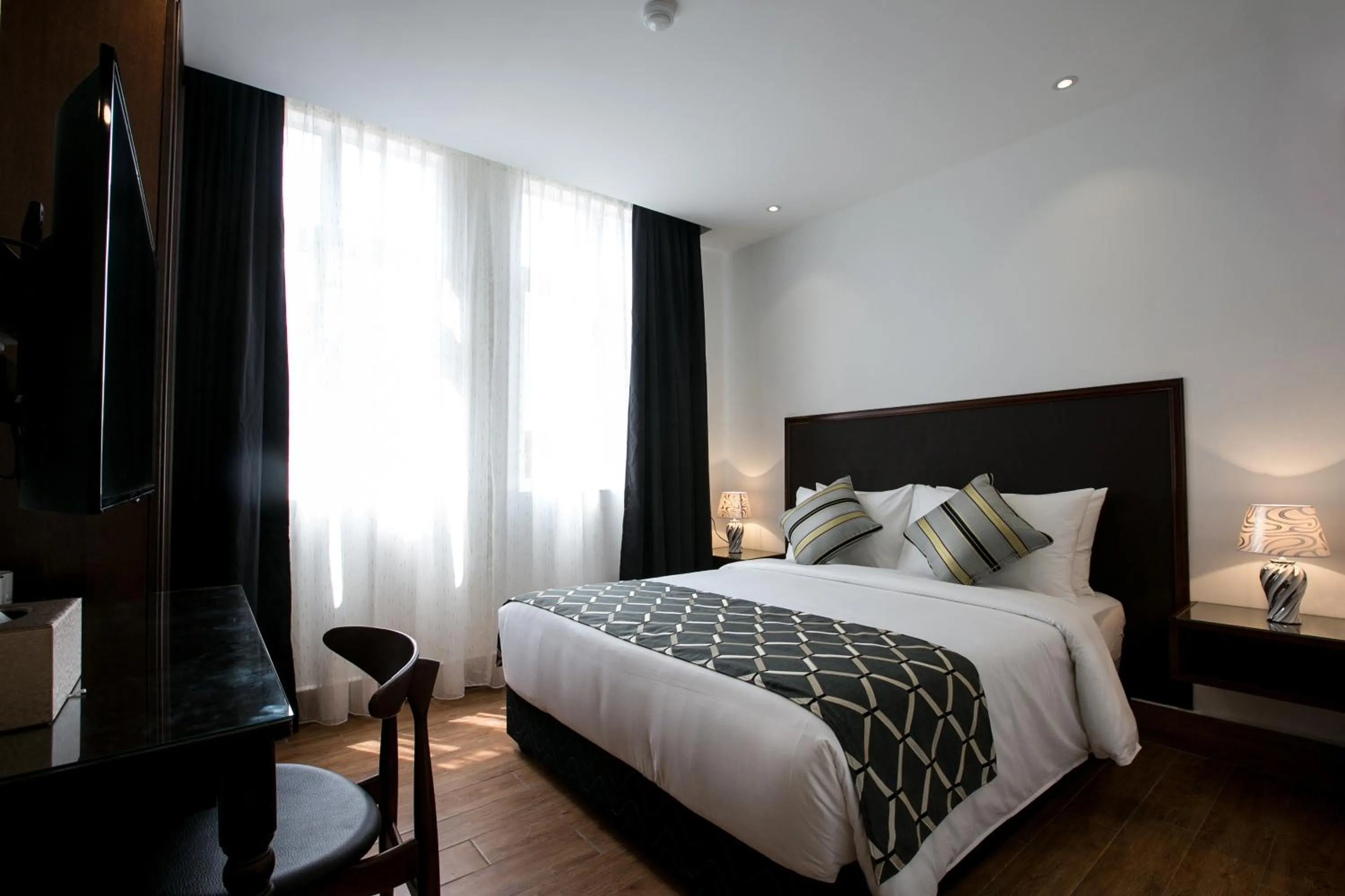 Deluxe Queen Room in Belllo Hotel JB Central