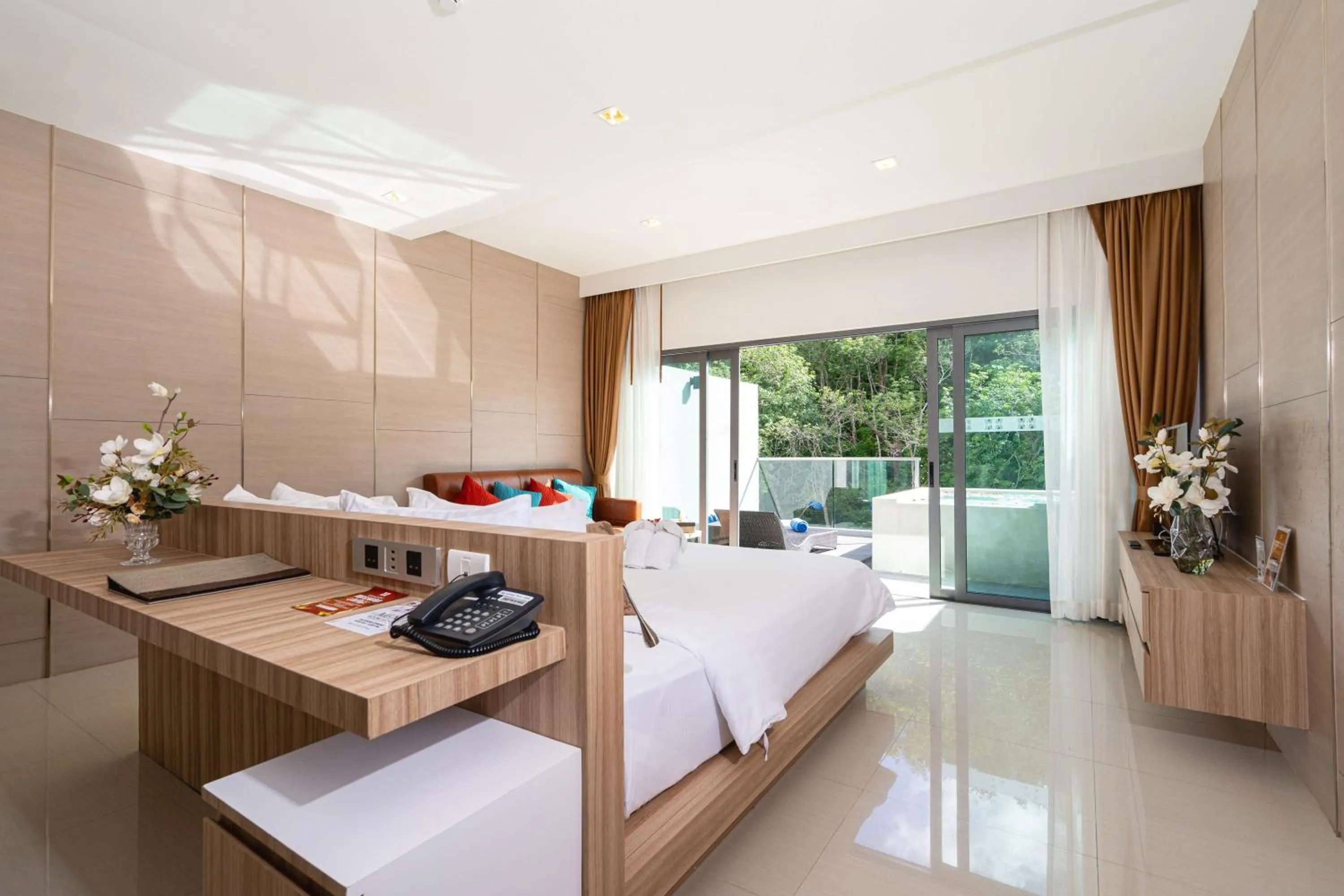 Premier Suite with Jacuzzi in Patong Bay Hill