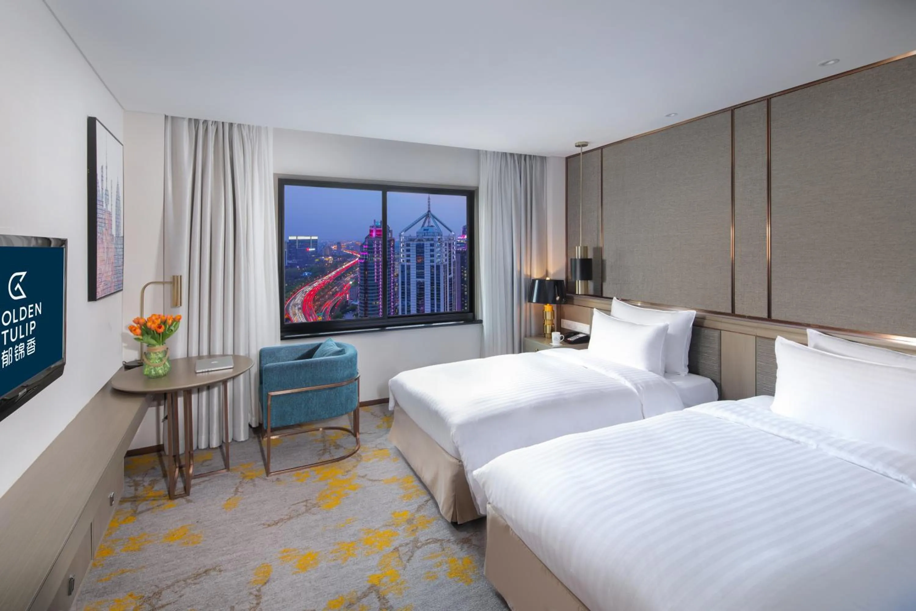Deluxe Twin Room in Golden Tulip Shanghai Rainbow