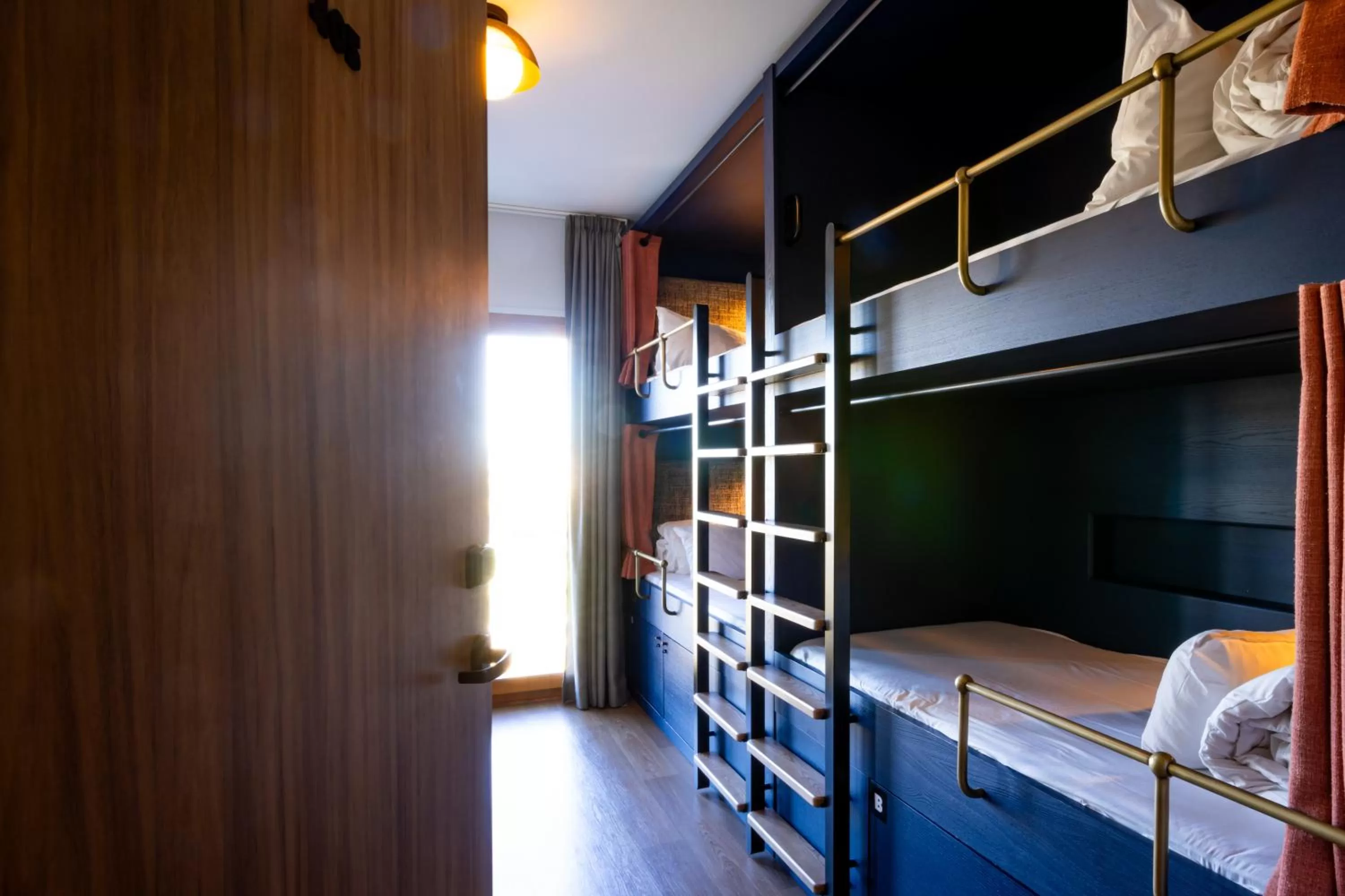 Bed in 8-Bed Mixed Dormitory Room in The People - Paris Nation