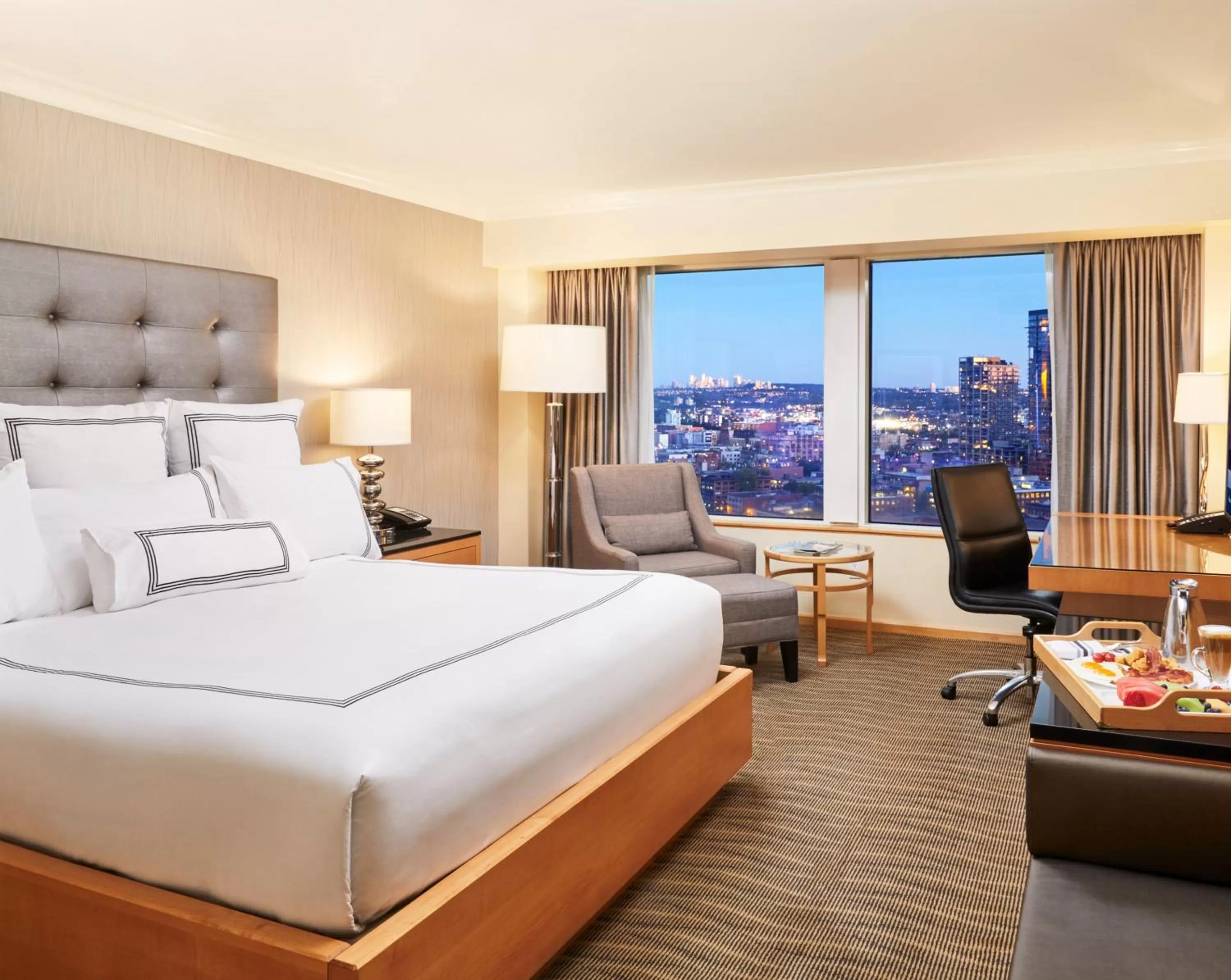 Deluxe King Room in Pan Pacific Vancouver