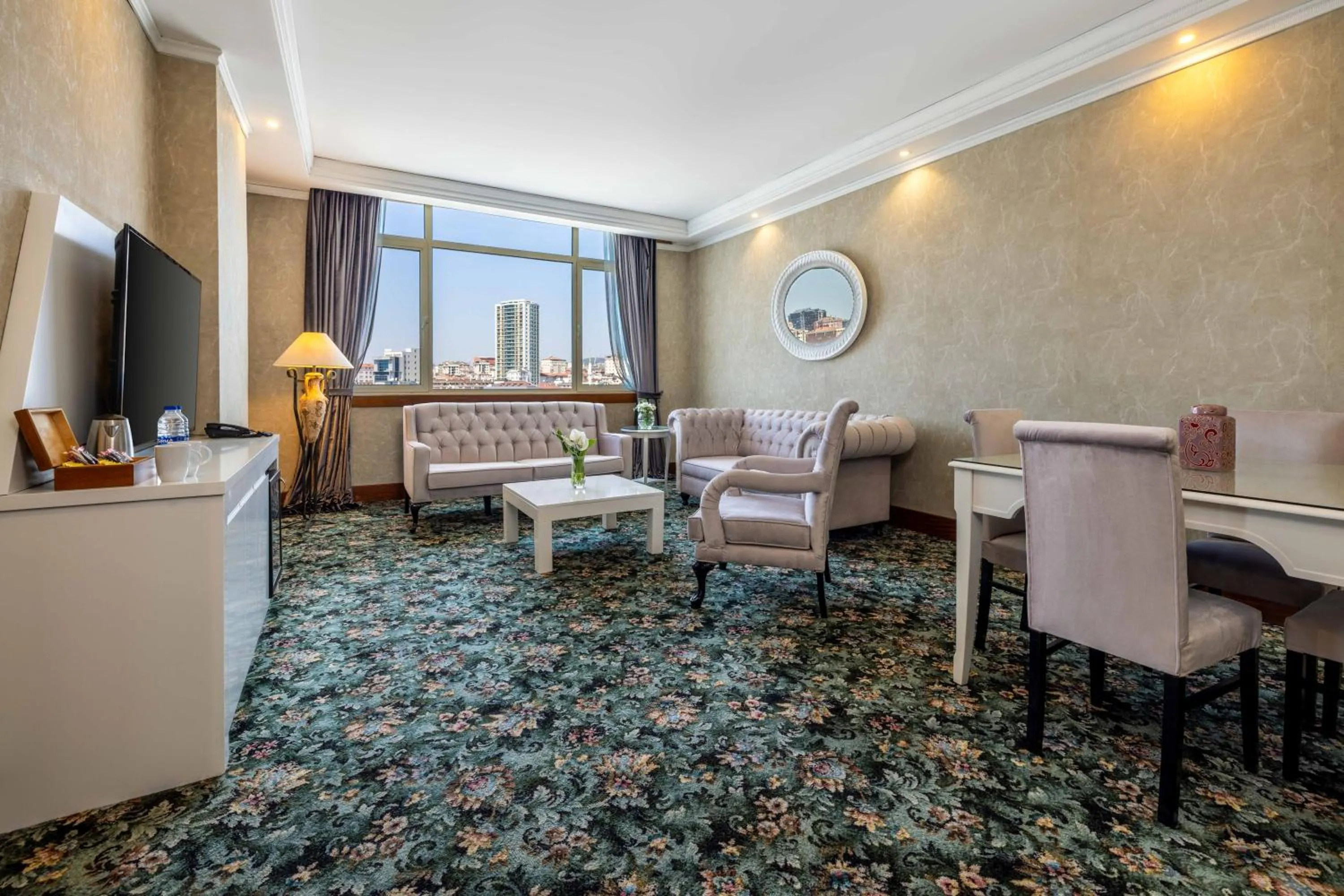 Suite in Elite Hotel Dragos