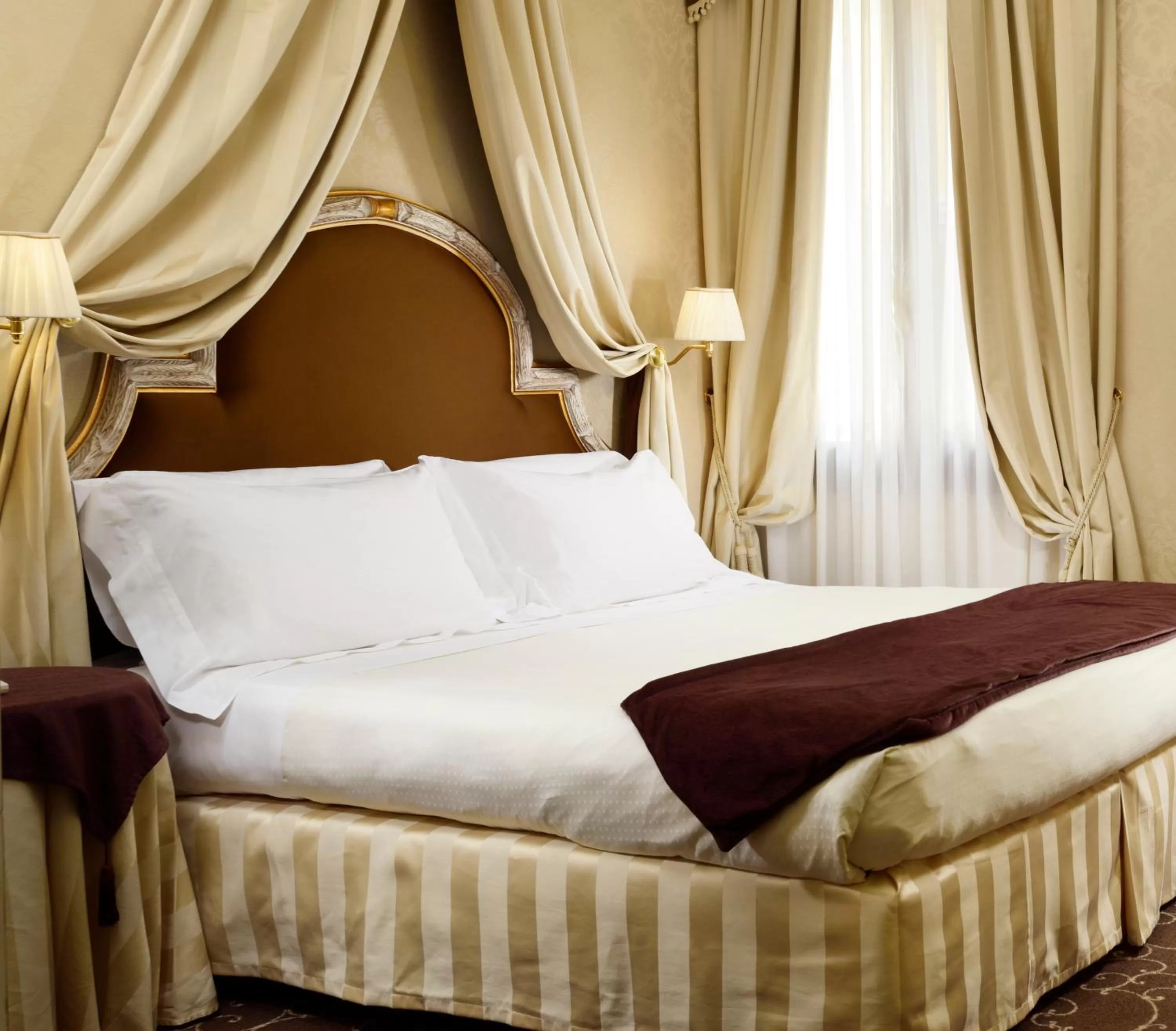  Superior Double Room with Sofa Bed in Residenza Venezia UNA Esperienze