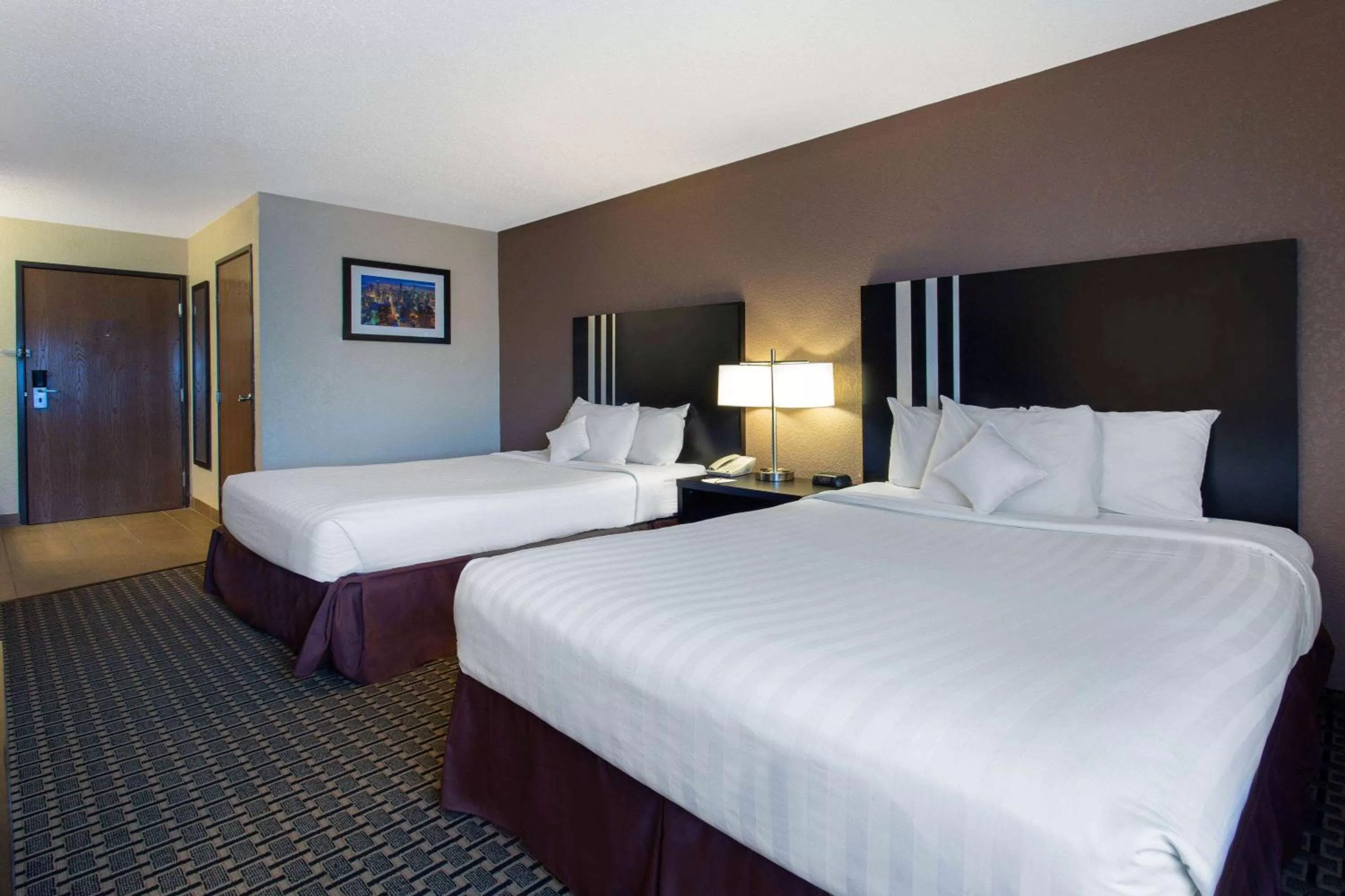 Queen Room with Two Queen Beds - Non-Smoking in Ramada by Wyndham Glendale Heights/Lombard
