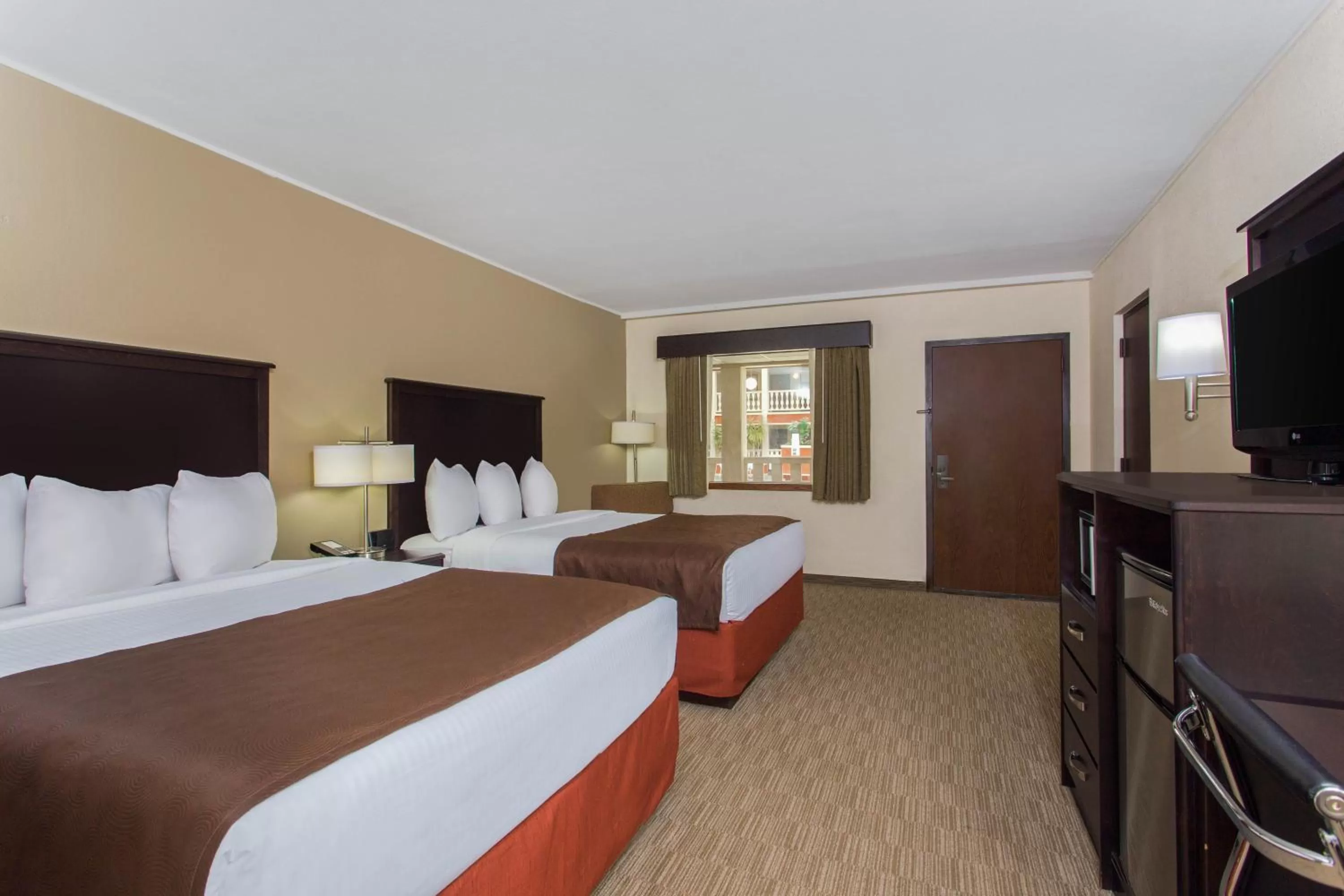 Superior Queen Room - Non-Smoking in AmericInn by Wyndham Janesville