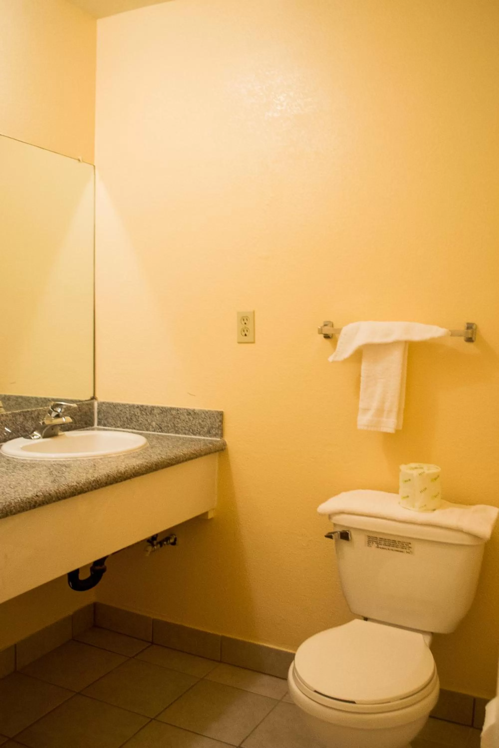 Queen Room - single occupancy - Non-Smoking in Budget Inn Redwood City
