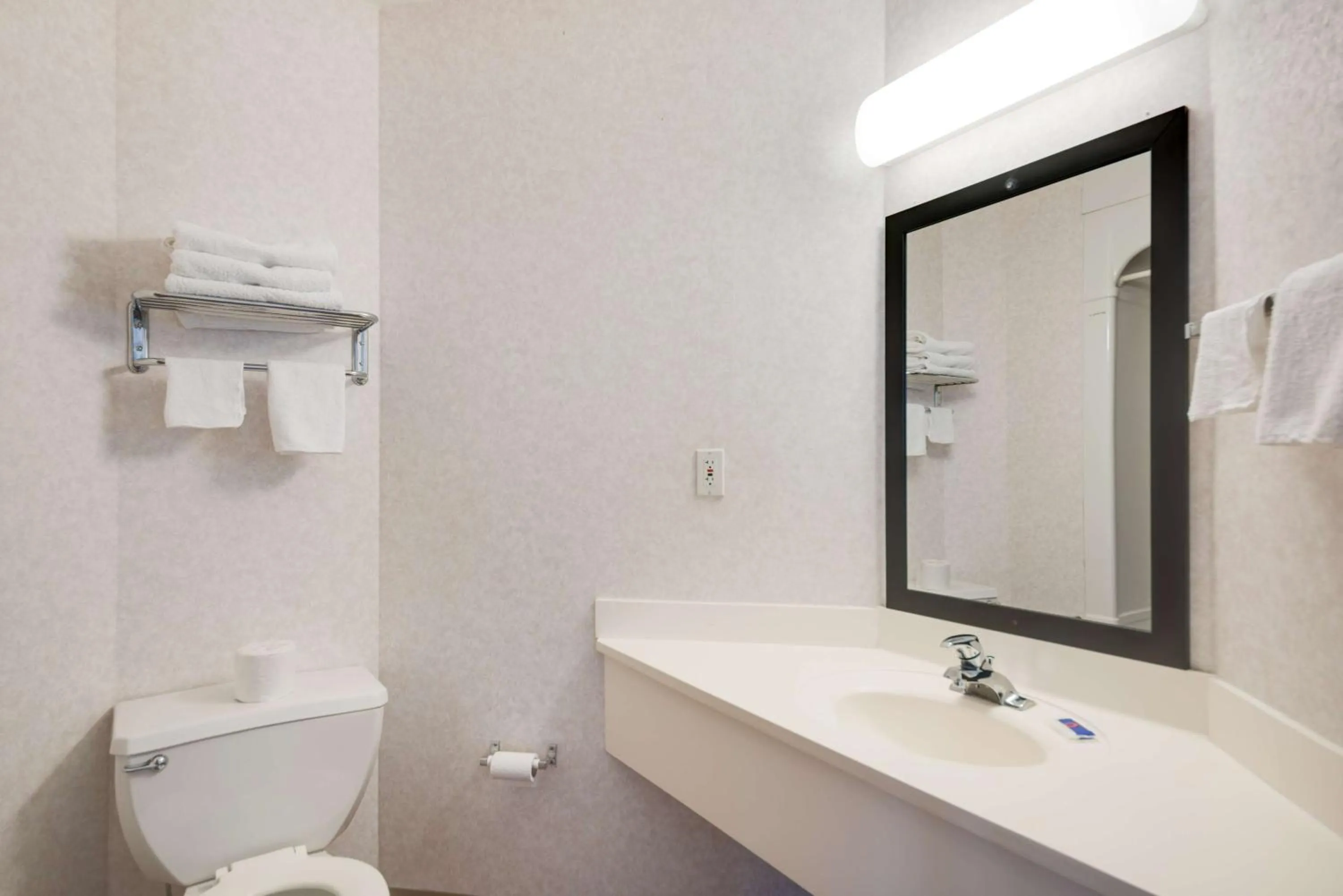 Quadruple Room - single occupancy - Smoking in Motel 6-Statesville, NC