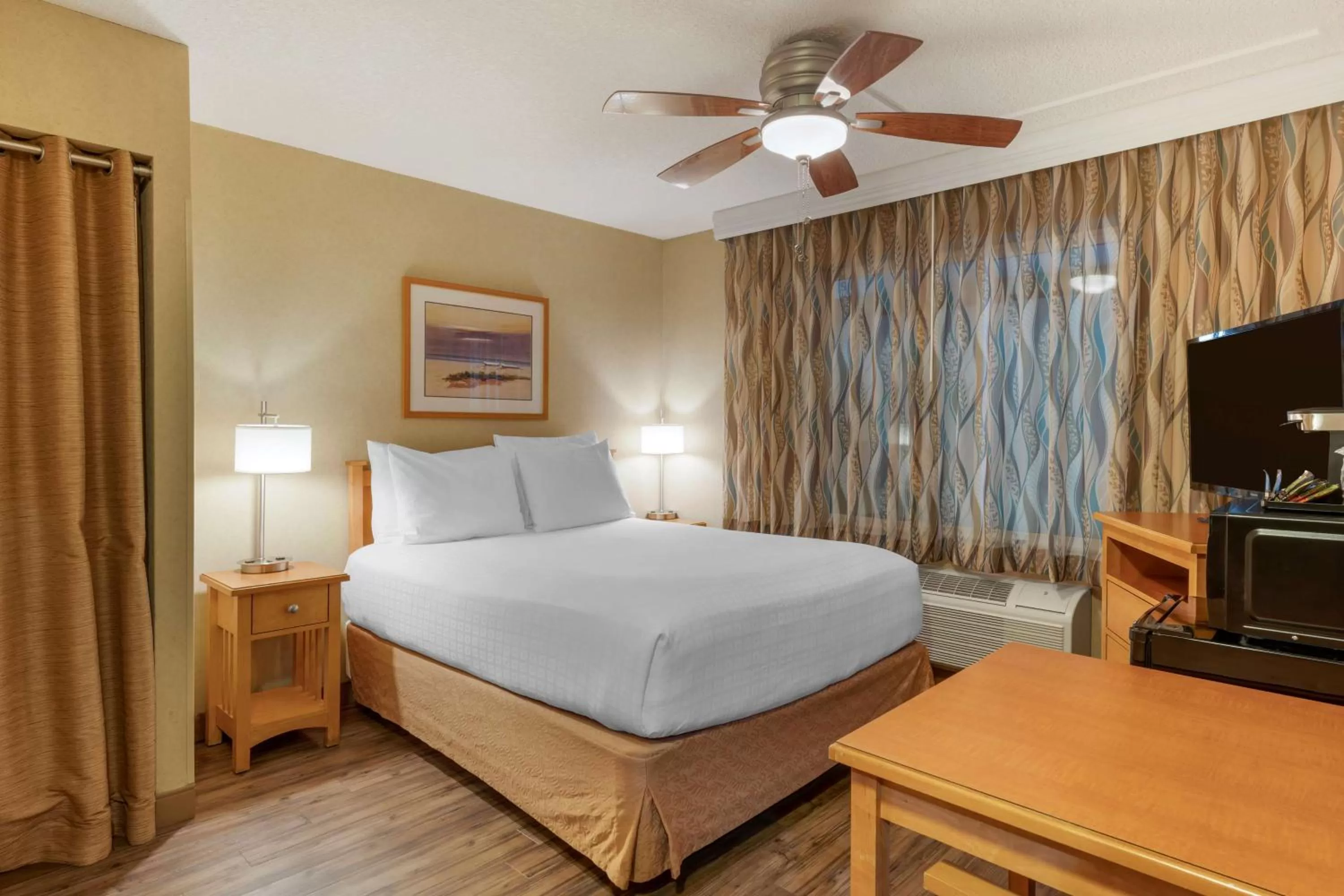 Single Queen Economy Room  in Best Western Plus Ocean View Resort