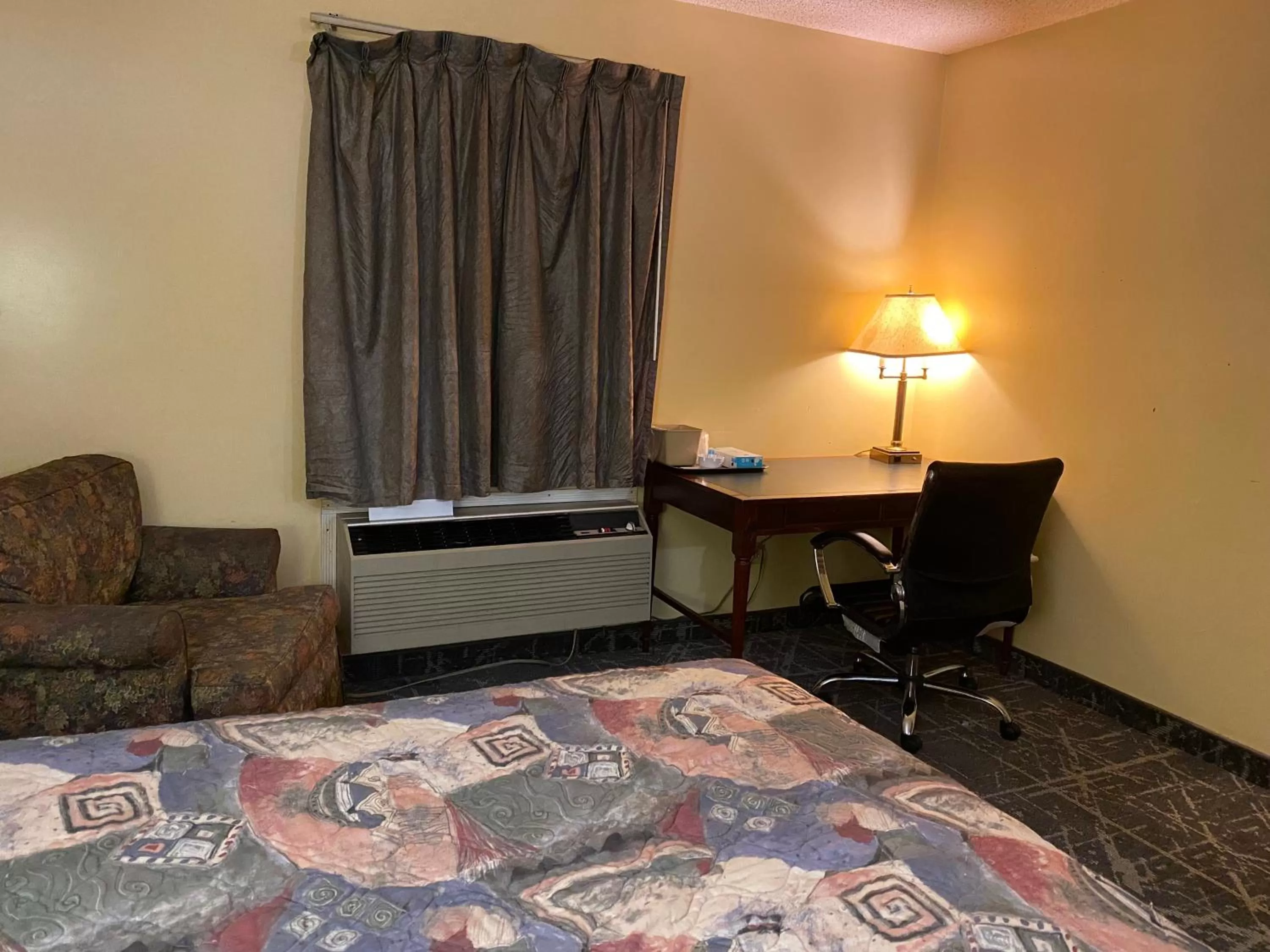 Two Double Beds Disability Access Non Smoking in Knights Inn & Suites Dublin